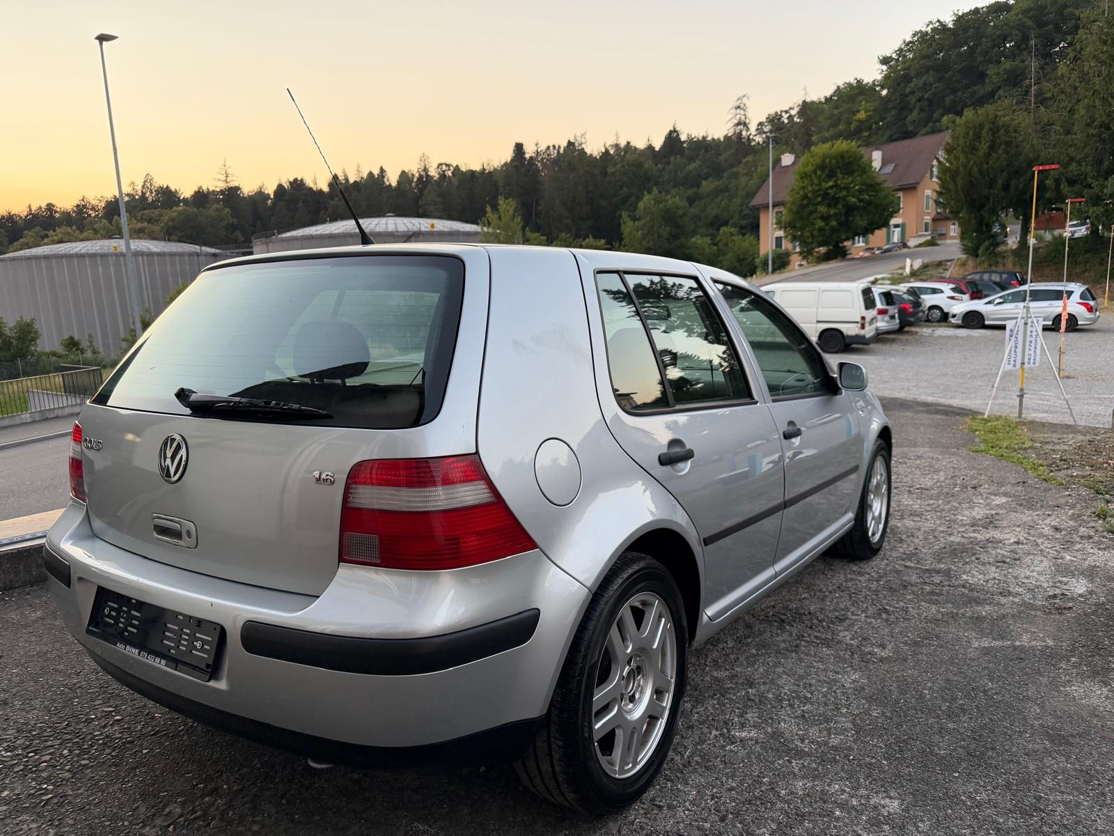 VW Golf 1.6 Comfortline Generation Automatic-image-4