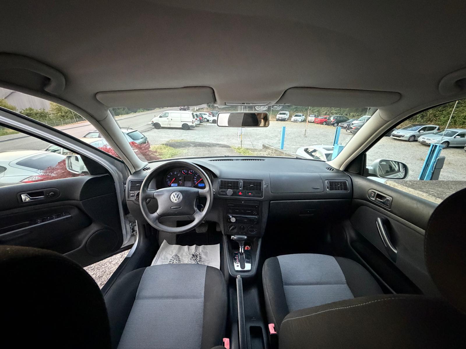 VW Golf 1.6 Comfortline Generation Automatic-image-10