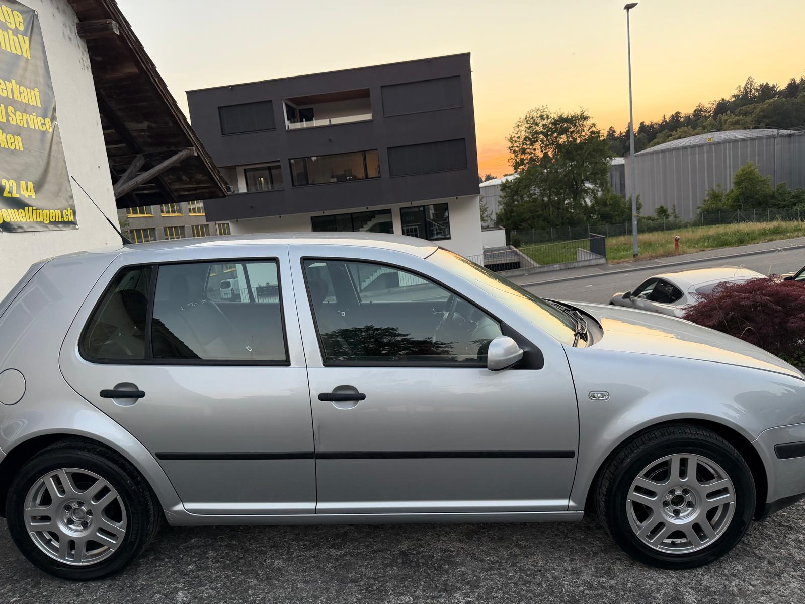 VW Golf 1.6 Comfortline Generation Automatic-image-3