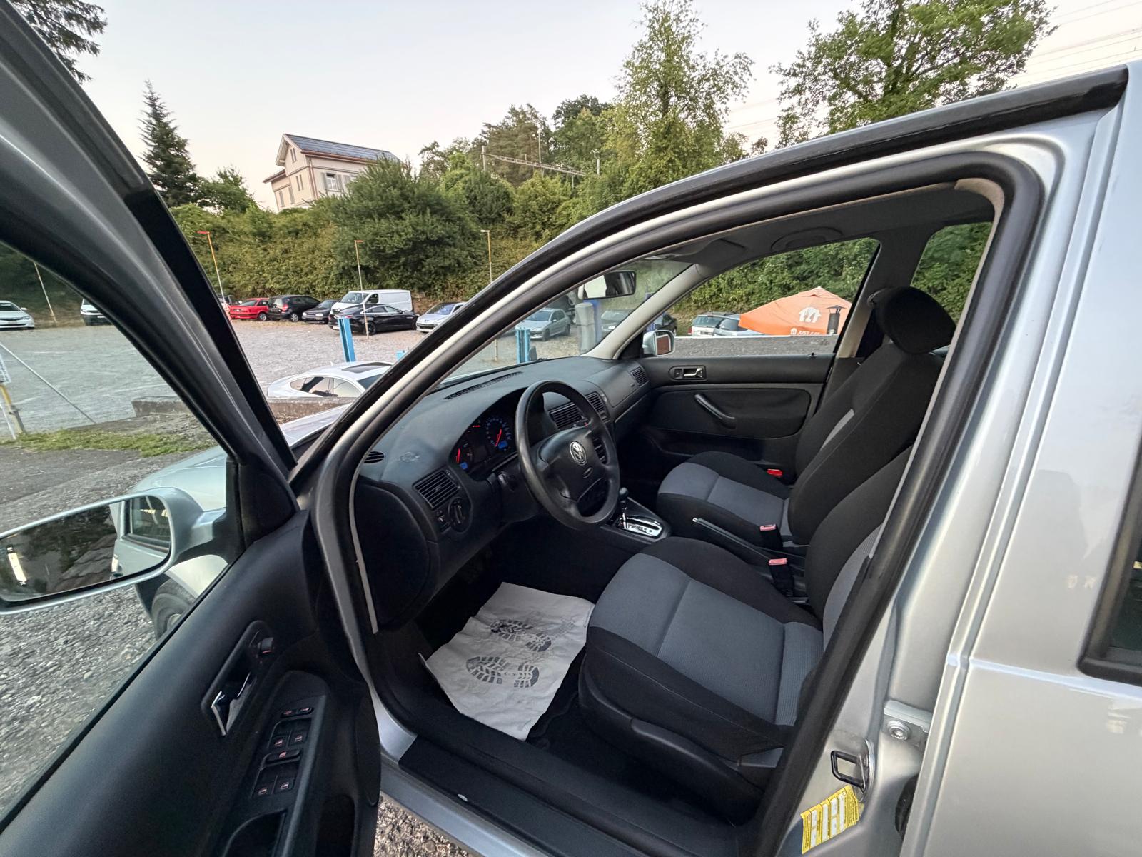 VW Golf 1.6 Comfortline Generation Automatic-image-9