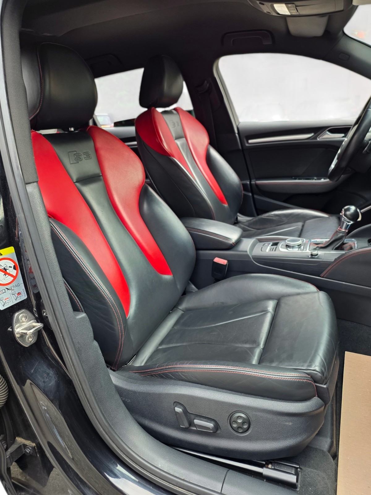 AUDI S3 Sportback 2.0 TFSI quattro S-tronic-image-14