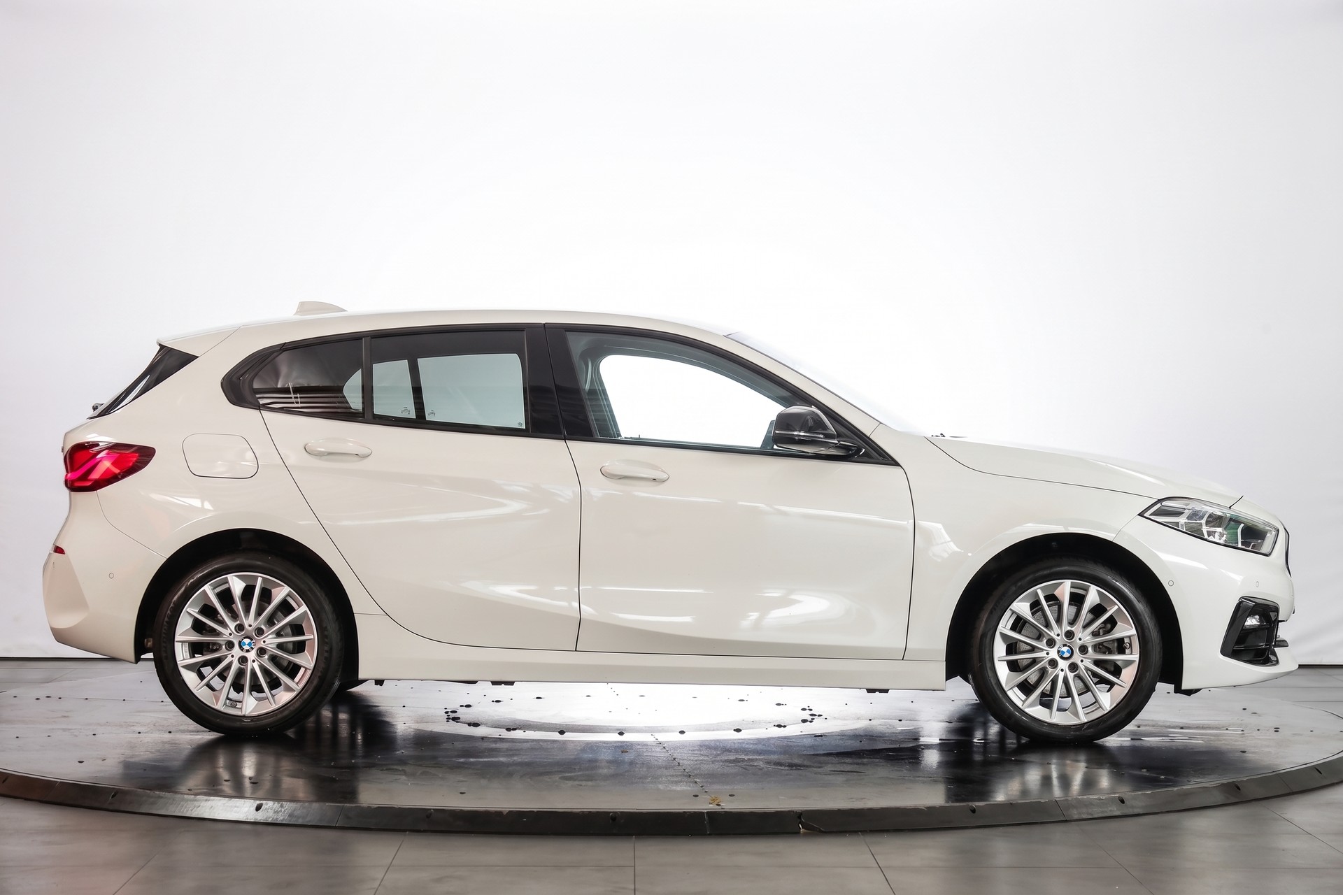BMW 118i Sport Line Steptronic-image-4