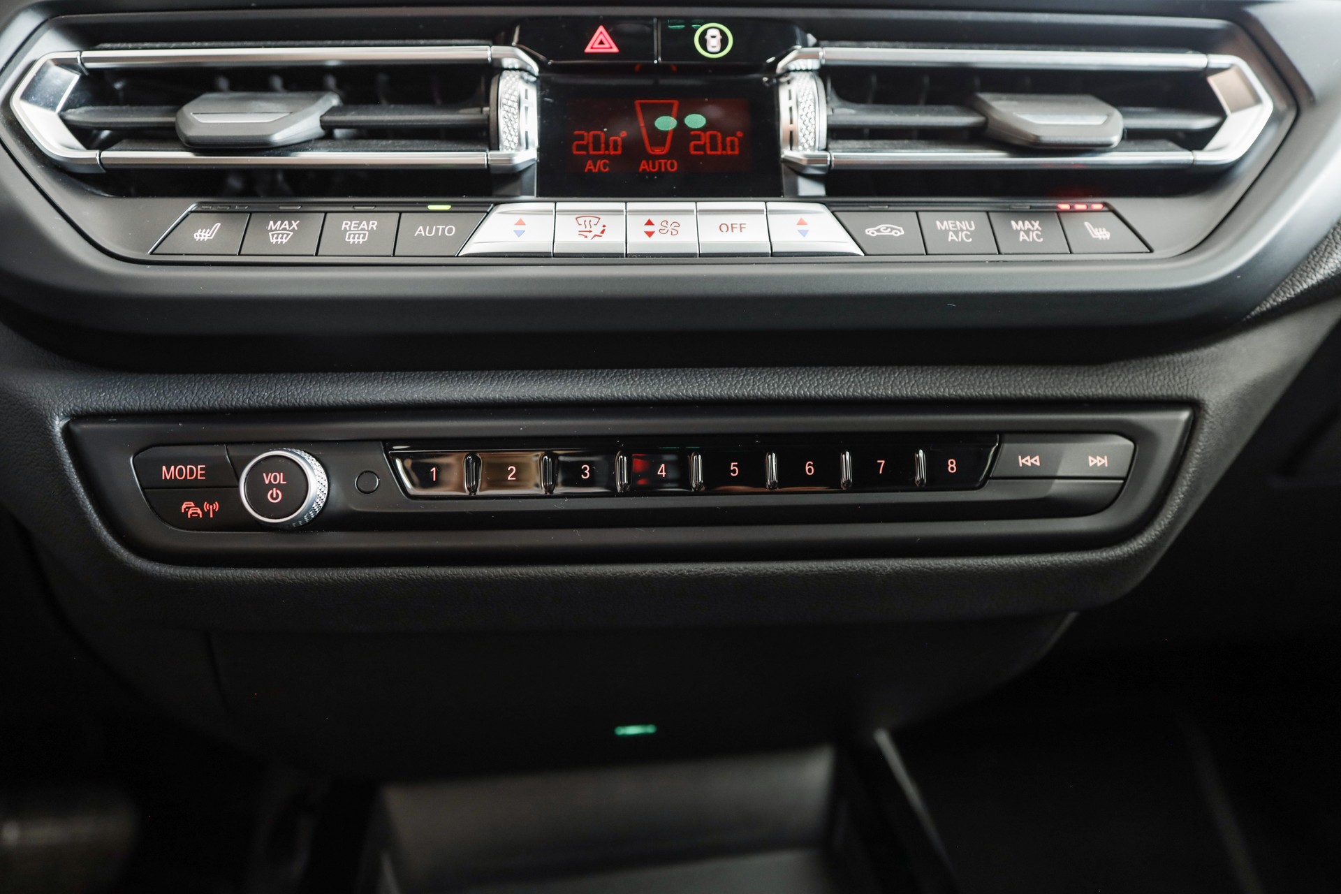 BMW 118i Sport Line Steptronic-image-18