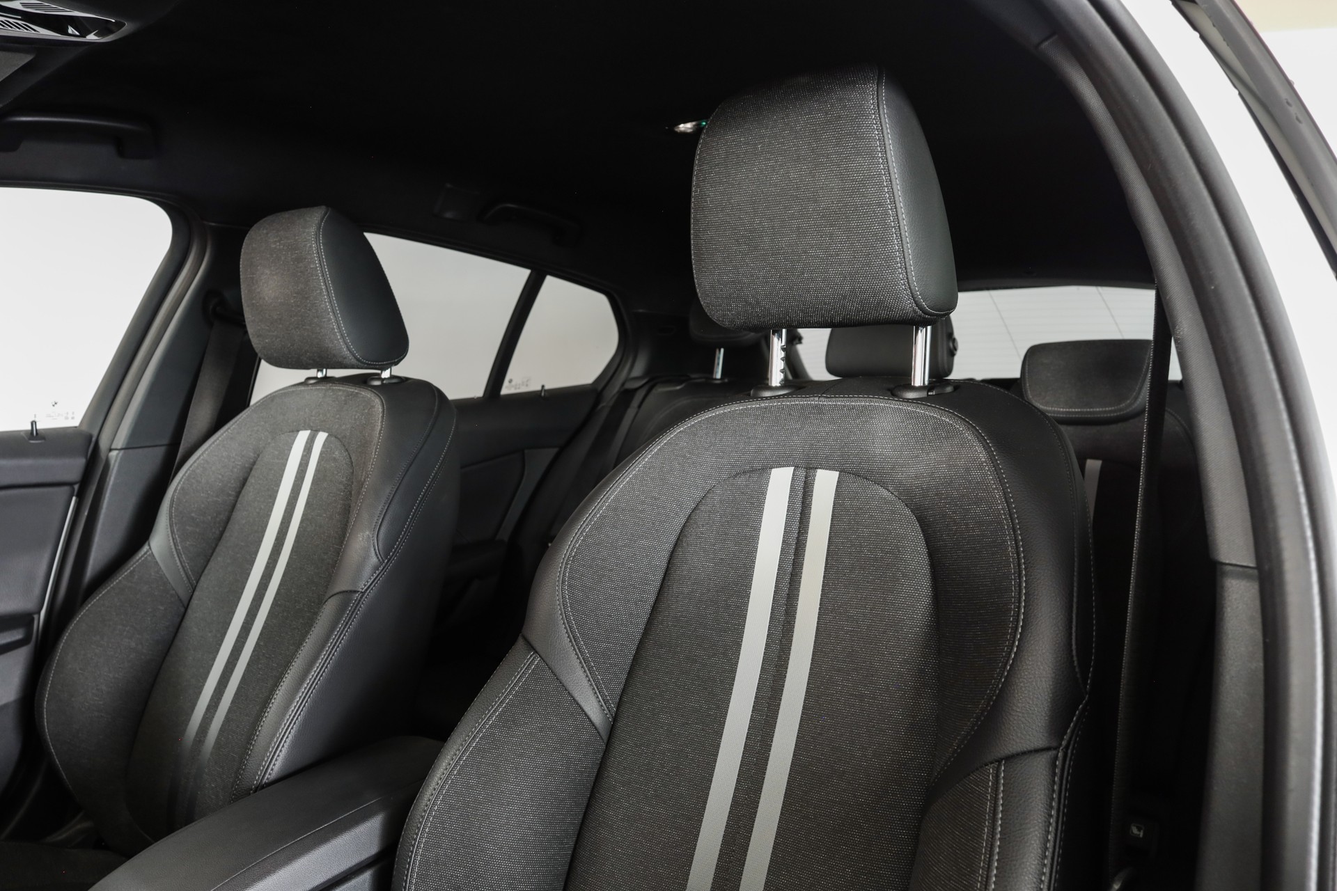 BMW 118i Sport Line Steptronic-image-12