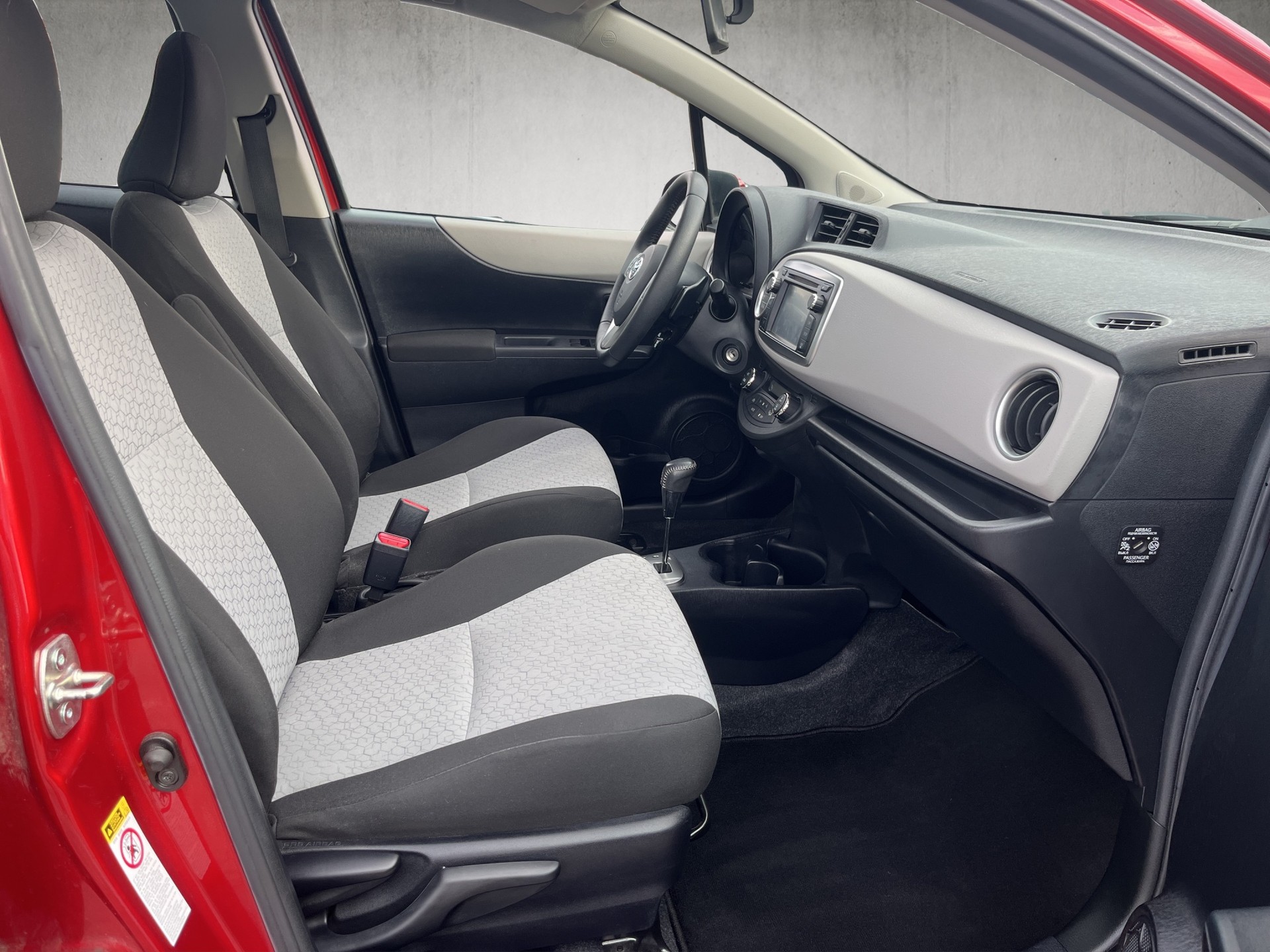 TOYOTA Yaris 1.33 Sol Premium Multidrive-image-10