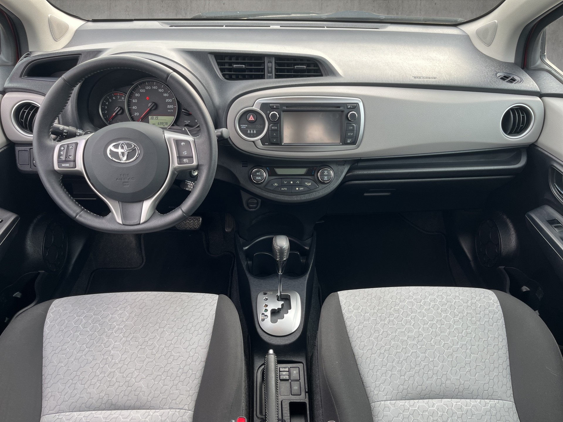 TOYOTA Yaris 1.33 Sol Premium Multidrive-image-8
