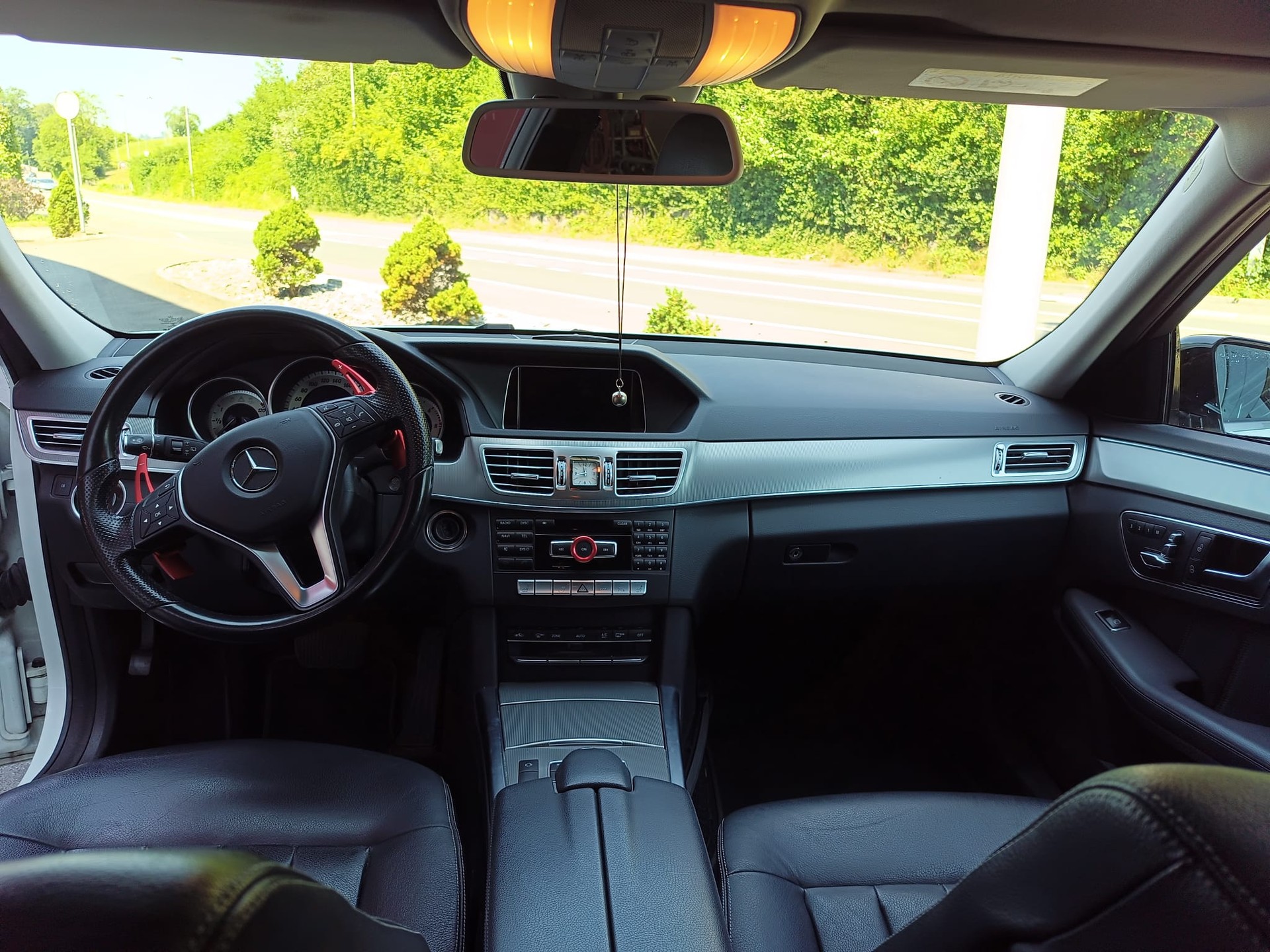 MERCEDES-BENZ E 250 BlueTEC Avantgarde 4Matic 7G-Tronic-image-5