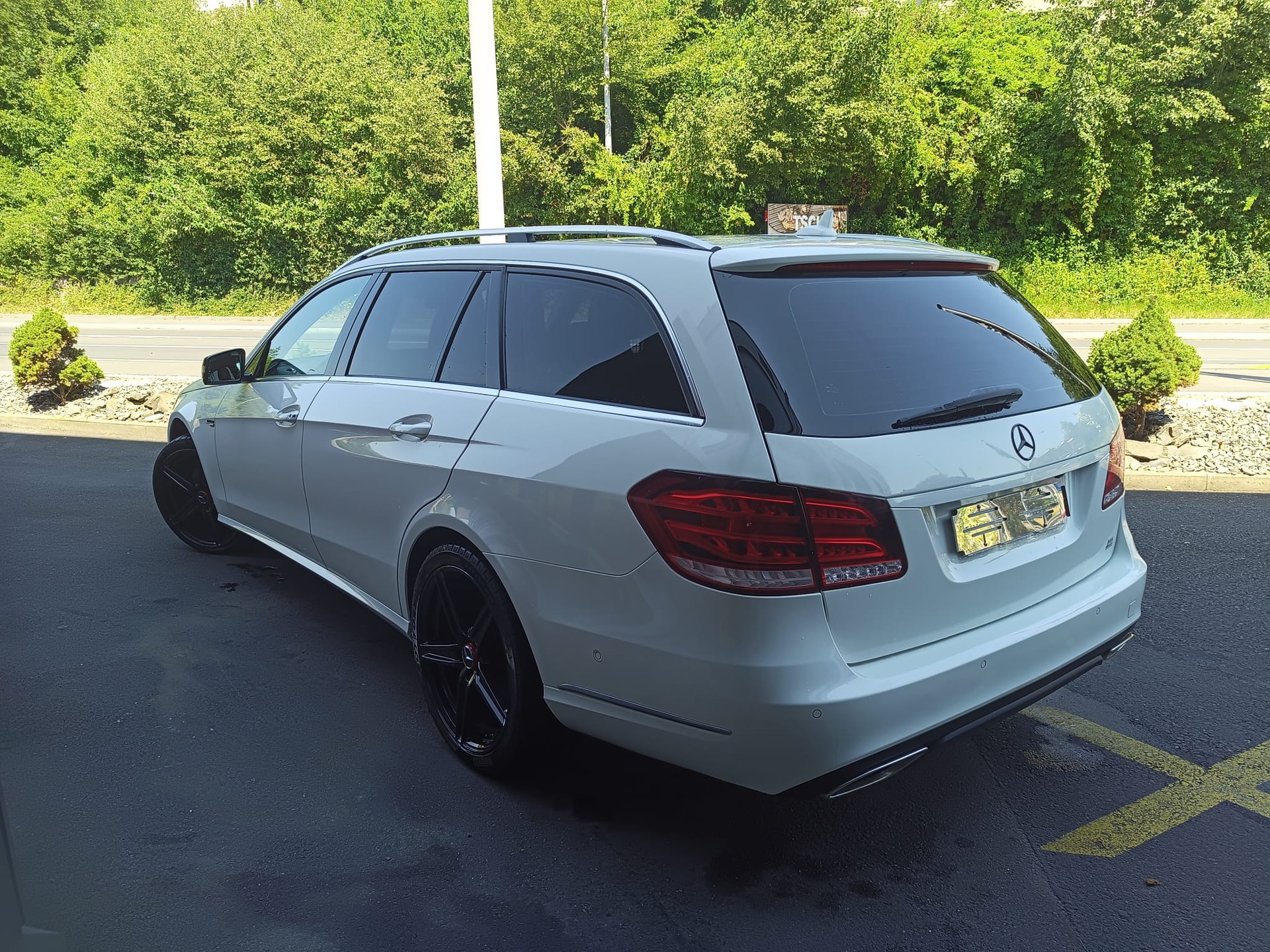 MERCEDES-BENZ E 250 BlueTEC Avantgarde 4Matic 7G-Tronic-image-2