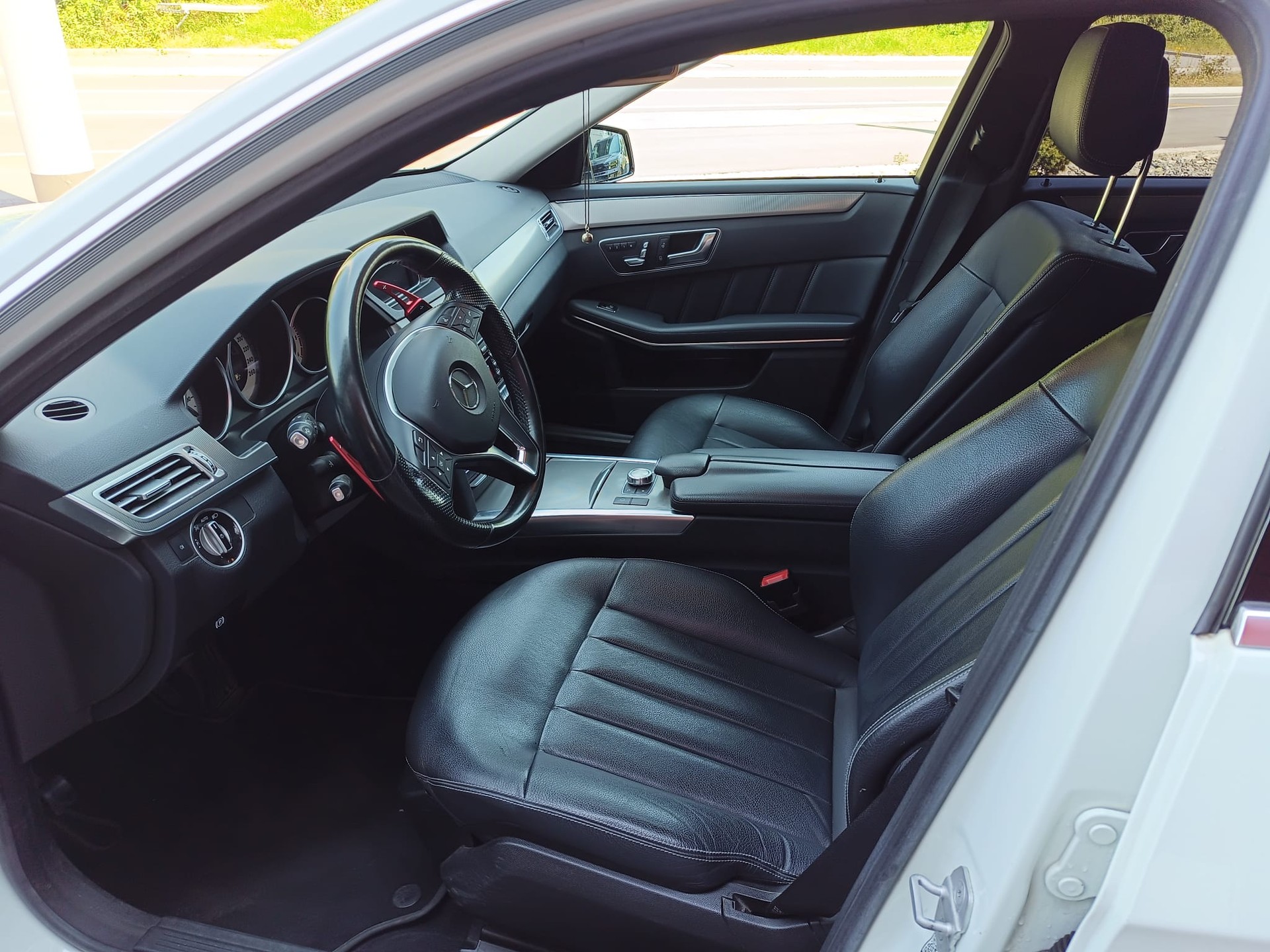 MERCEDES-BENZ E 250 BlueTEC Avantgarde 4Matic 7G-Tronic-image-4