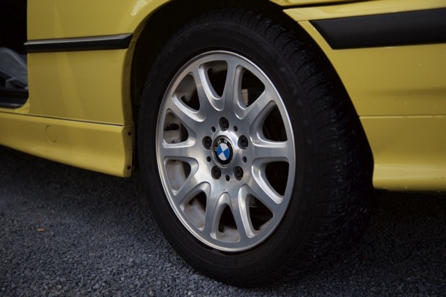 BMW 323i-image-3