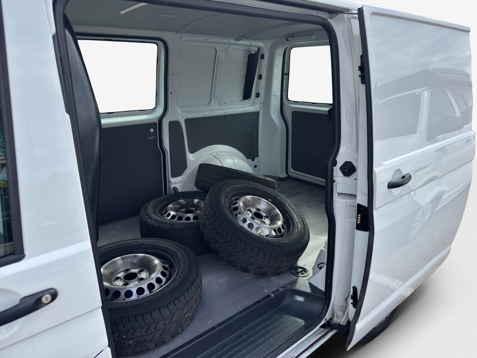 VW T6.1 2.0 TDI DSG-image-11