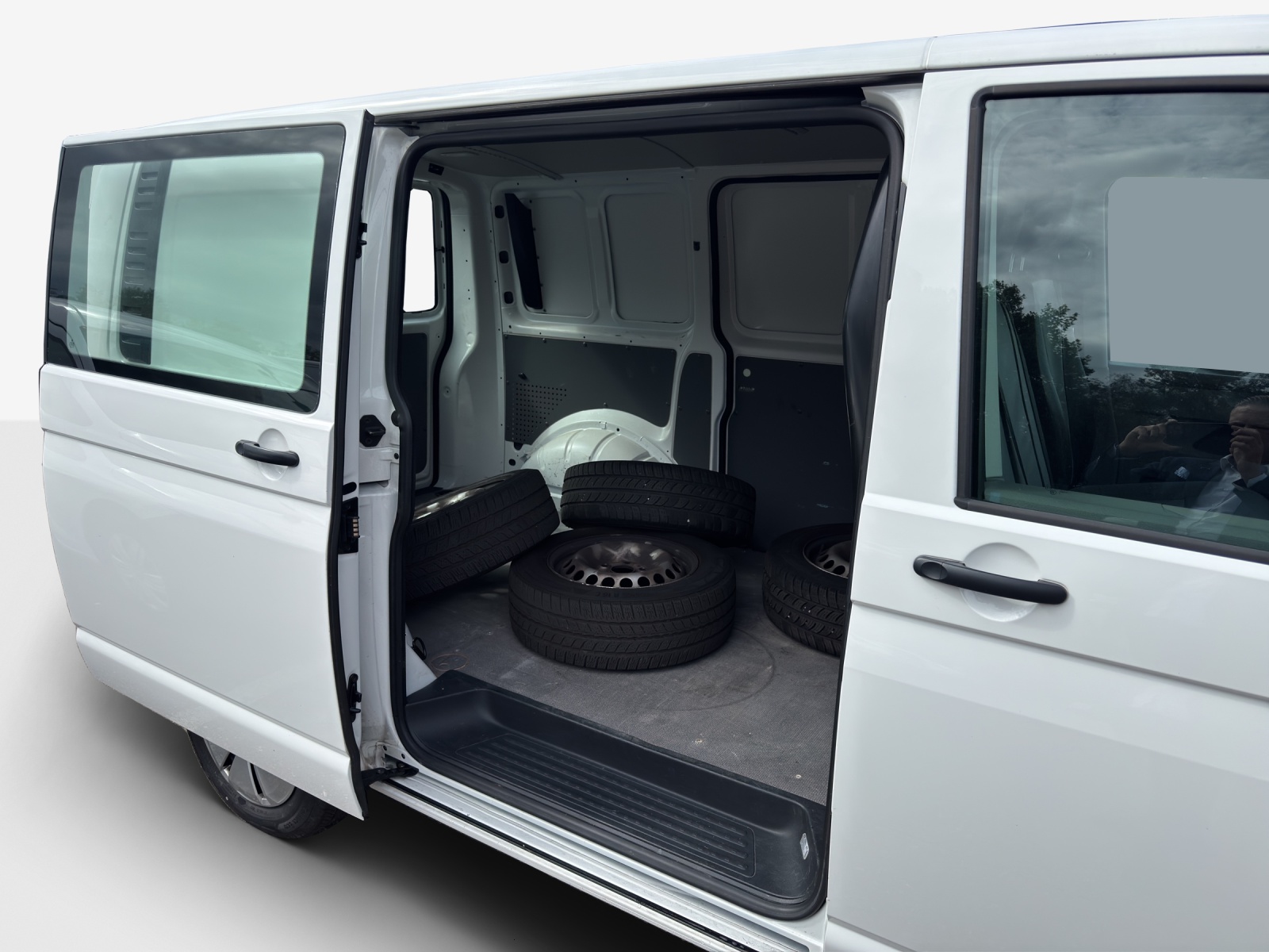 VW T6.1 2.0 TDI DSG-image-13