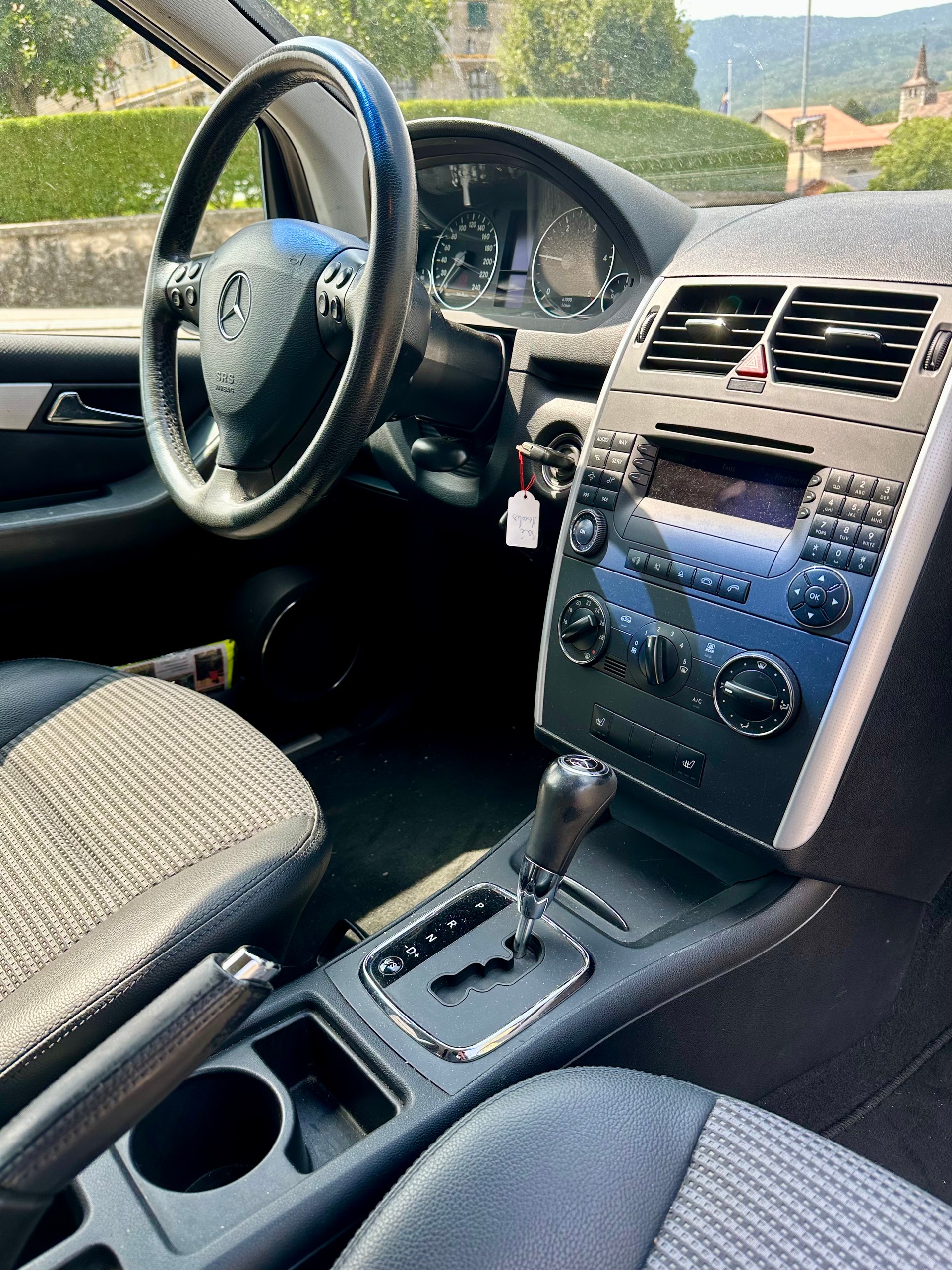 MERCEDES-BENZ A 180 CDI Elégance Edition A-image-10