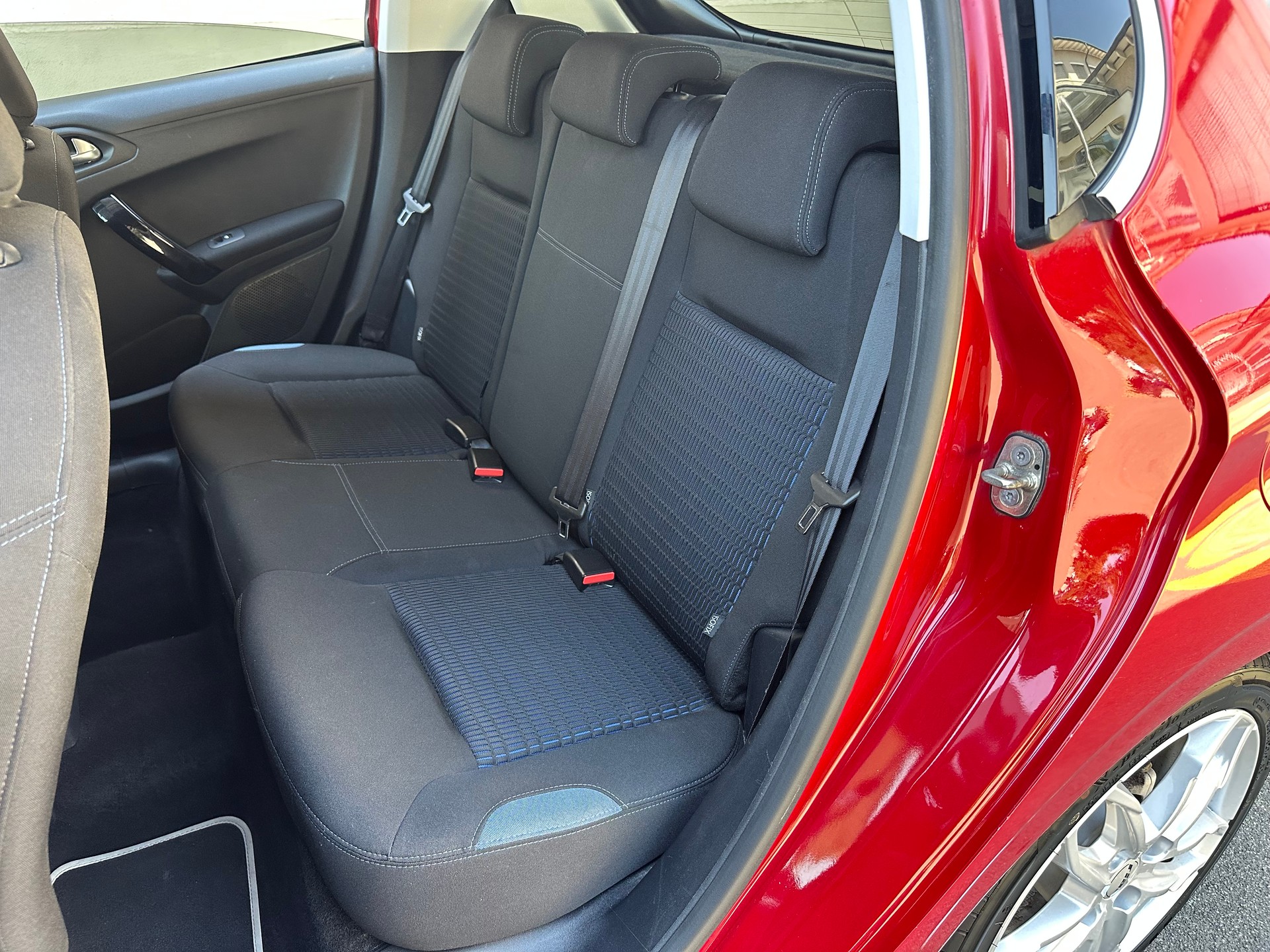 PEUGEOT 208 1.6 VTI Allure Automatik-image-14