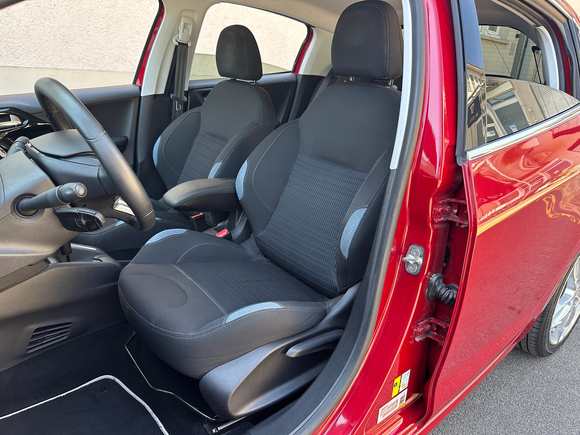 PEUGEOT 208 1.6 VTI Allure Automatik-image-12