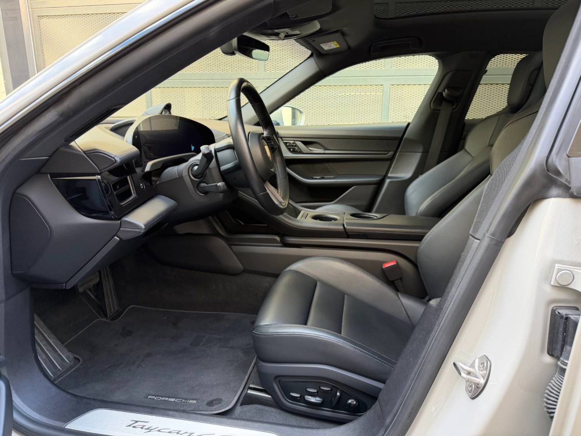 PORSCHE Taycan 4S Cross Turismo-image-4