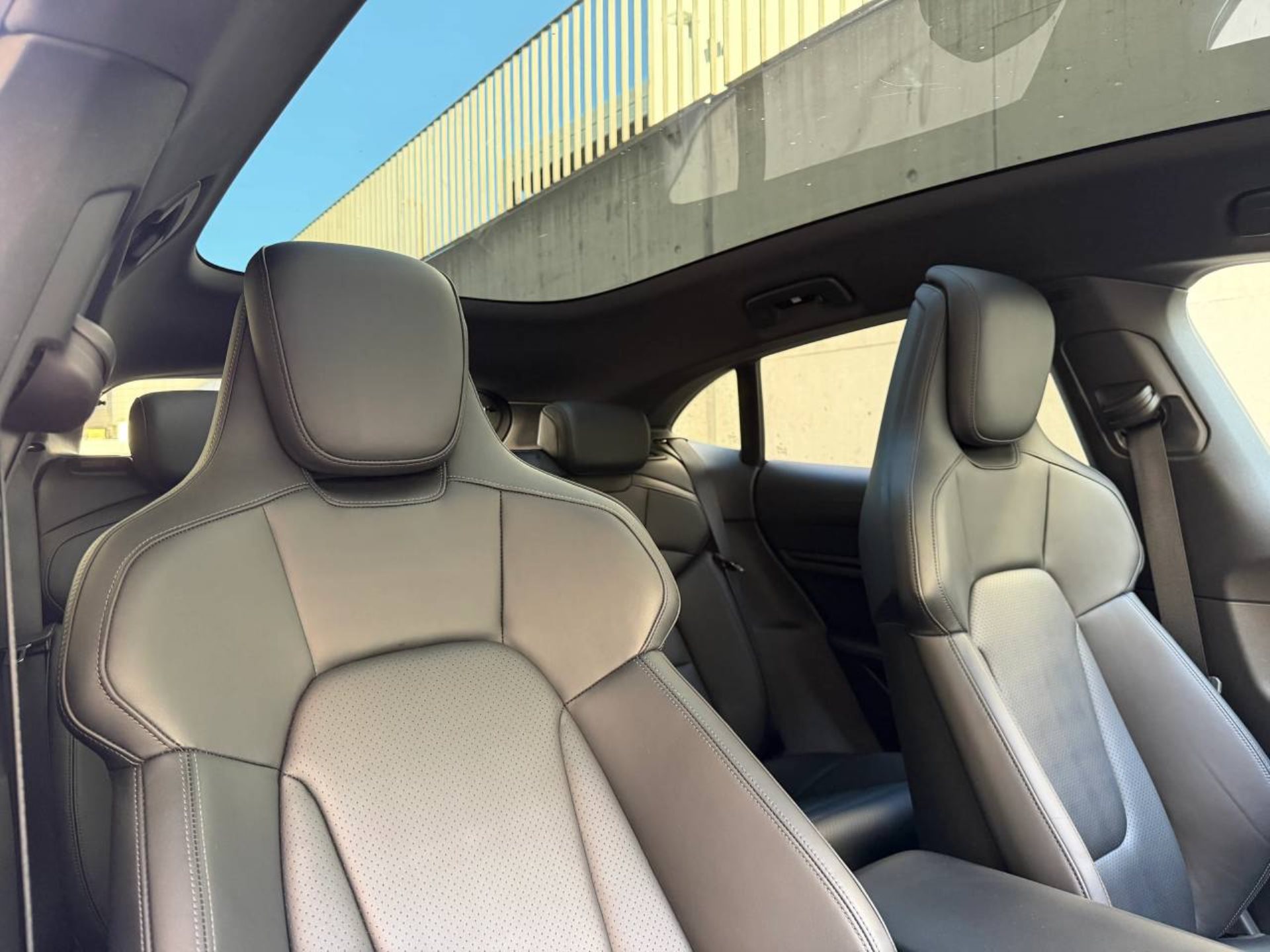 PORSCHE Taycan 4S Cross Turismo-image-16