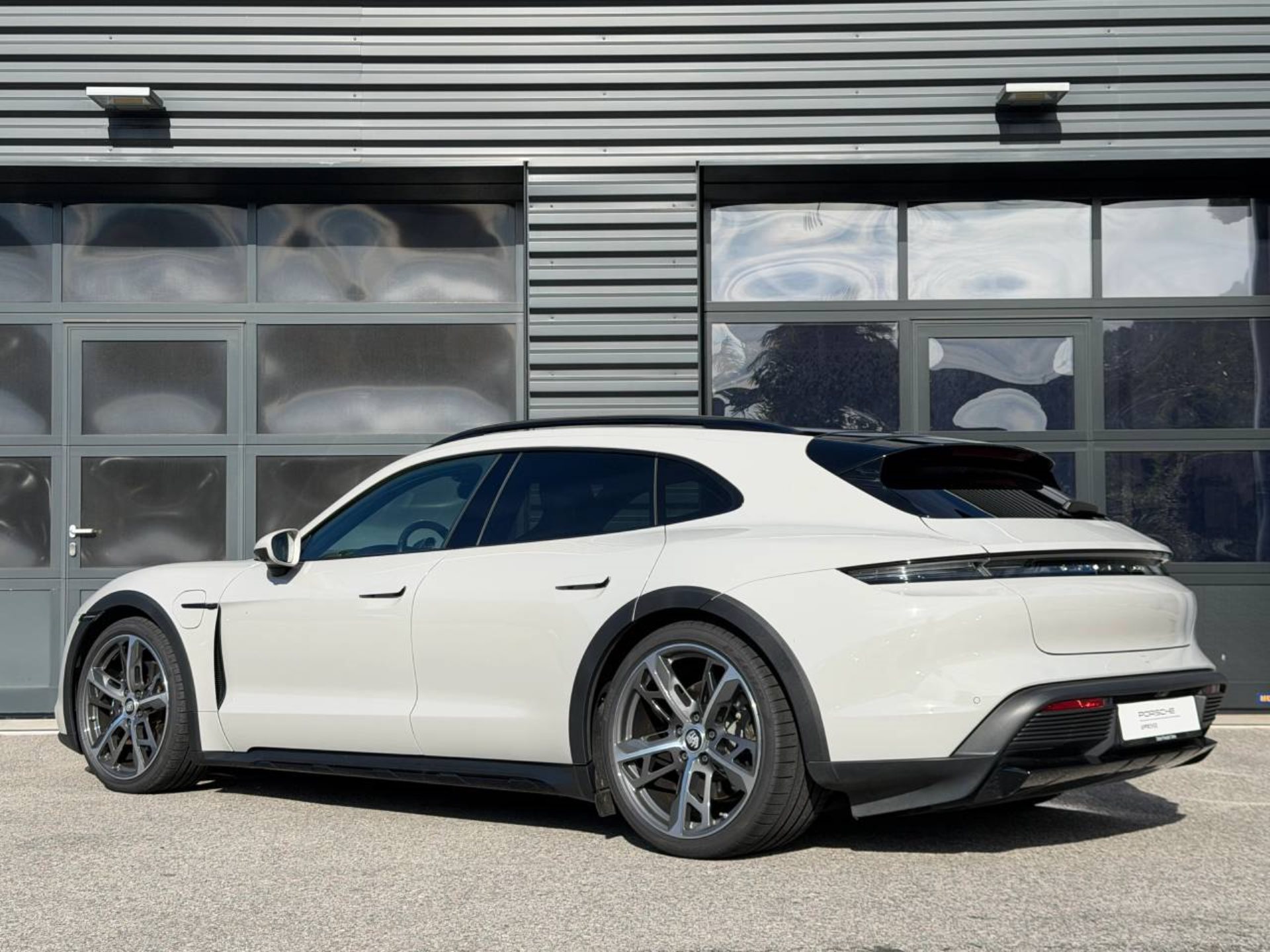 PORSCHE Taycan 4S Cross Turismo-showroom-element-2