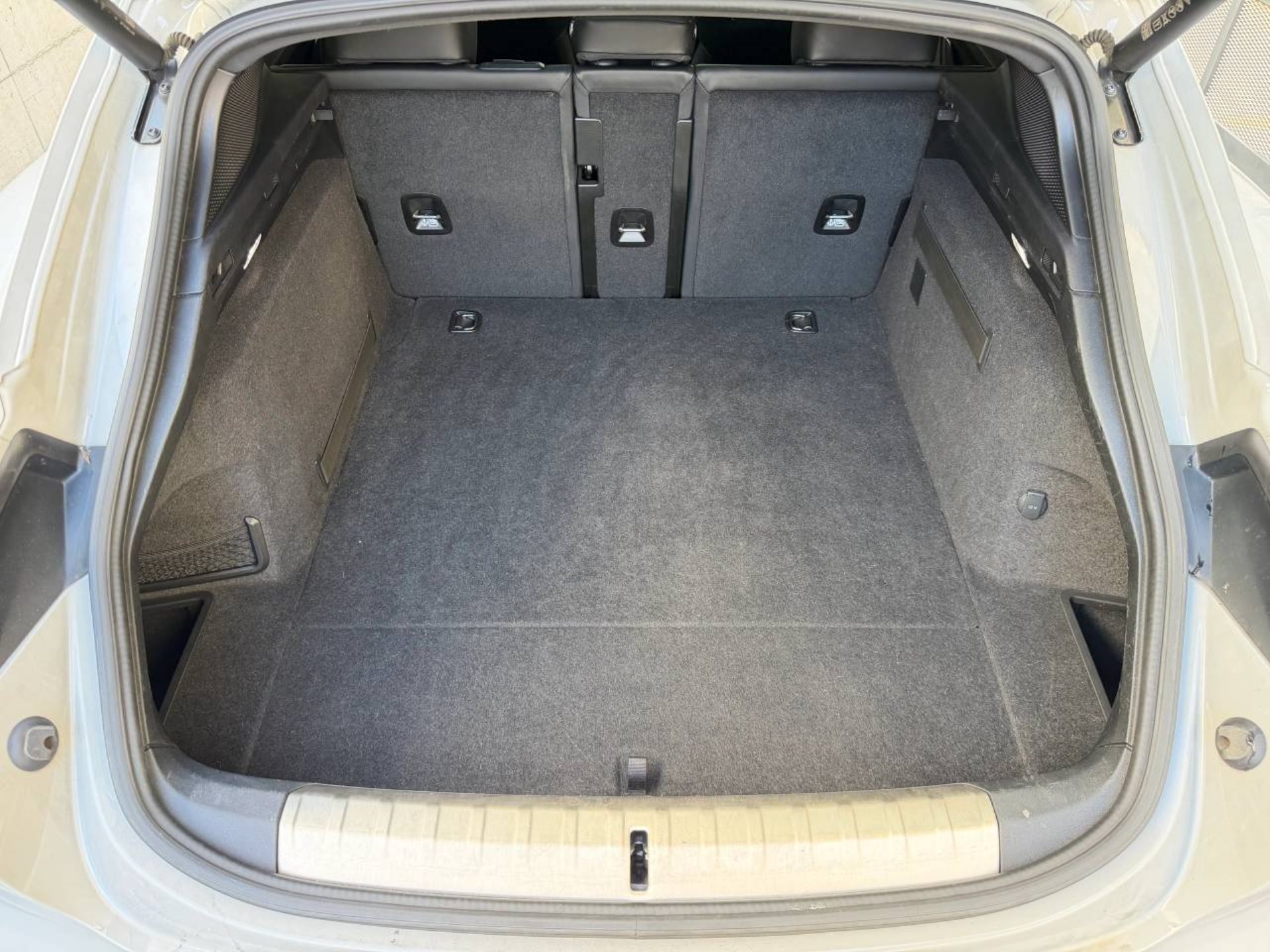 PORSCHE Taycan 4S Cross Turismo-image-30