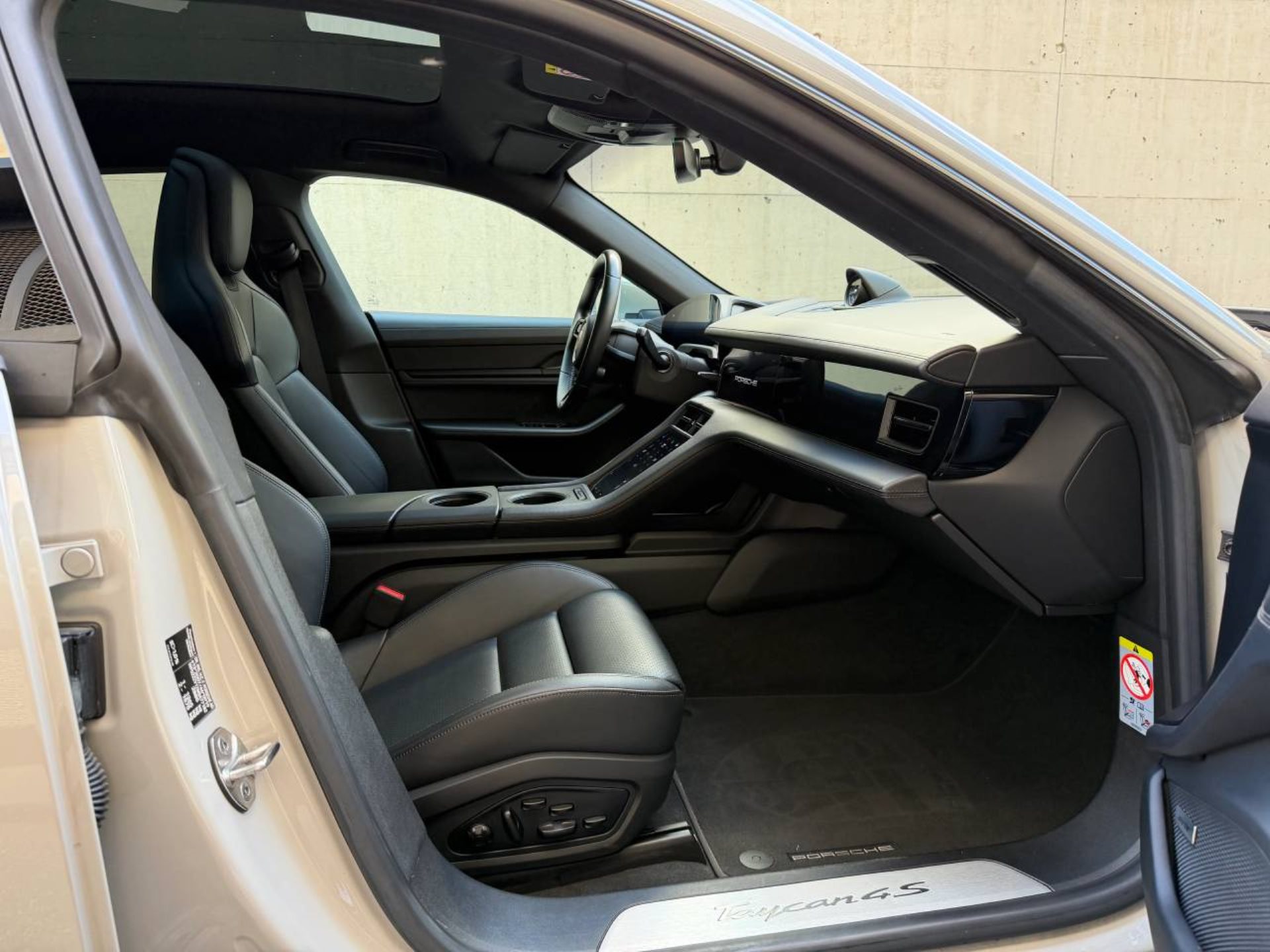 PORSCHE Taycan 4S Cross Turismo-image-17