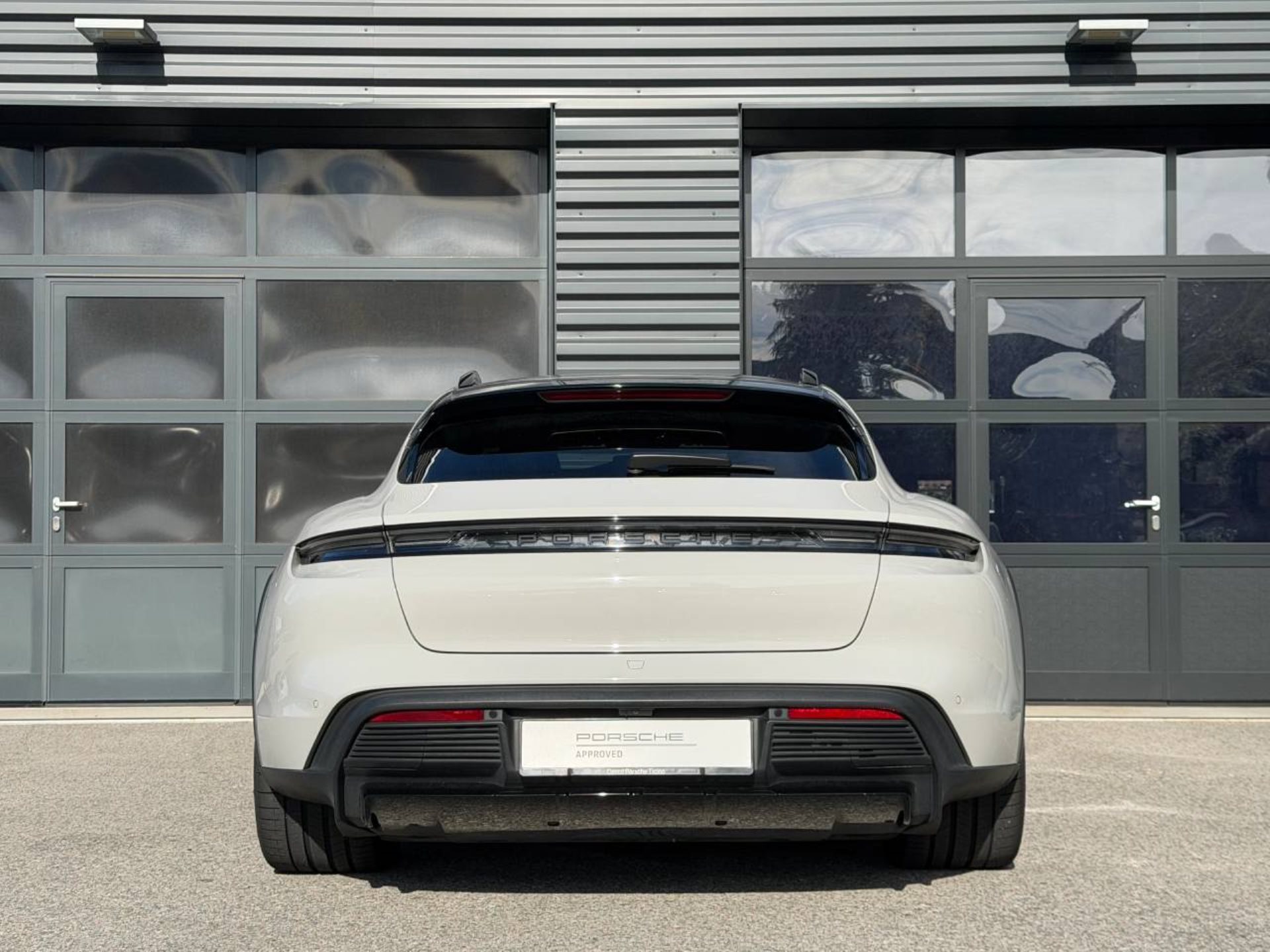 PORSCHE Taycan 4S Cross Turismo-image-5