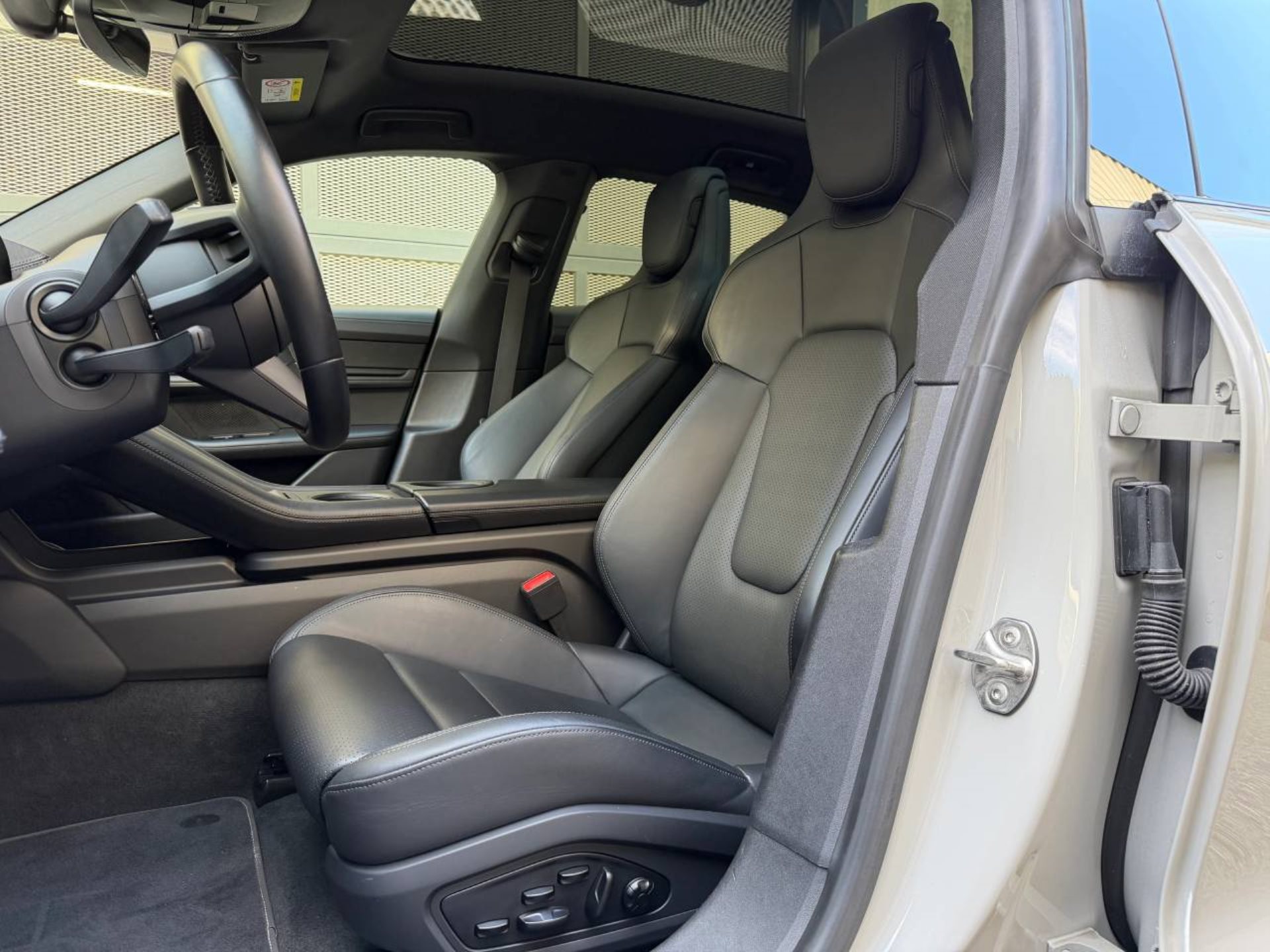 PORSCHE Taycan 4S Cross Turismo-image-22