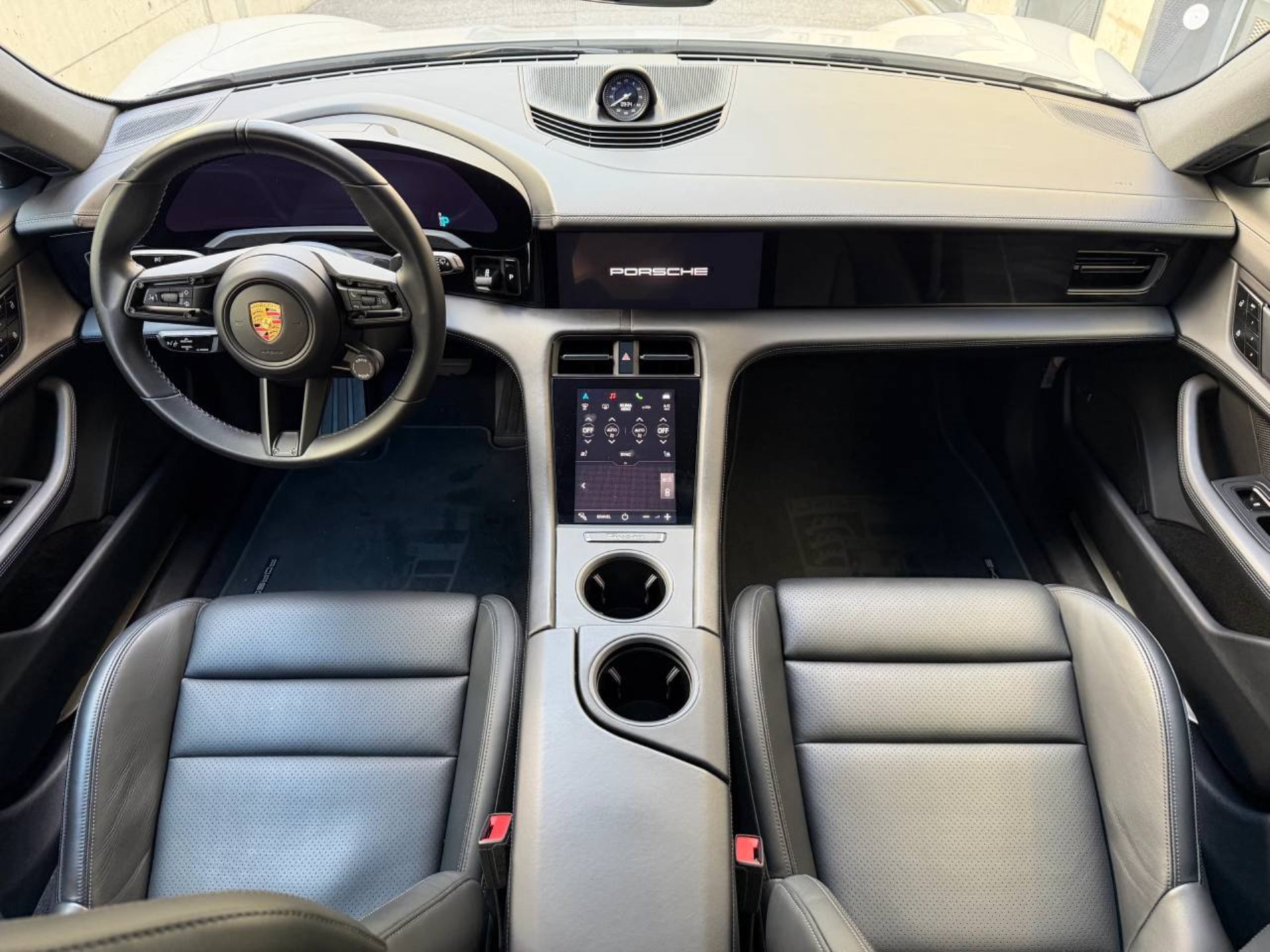 PORSCHE Taycan 4S Cross Turismo-image-25