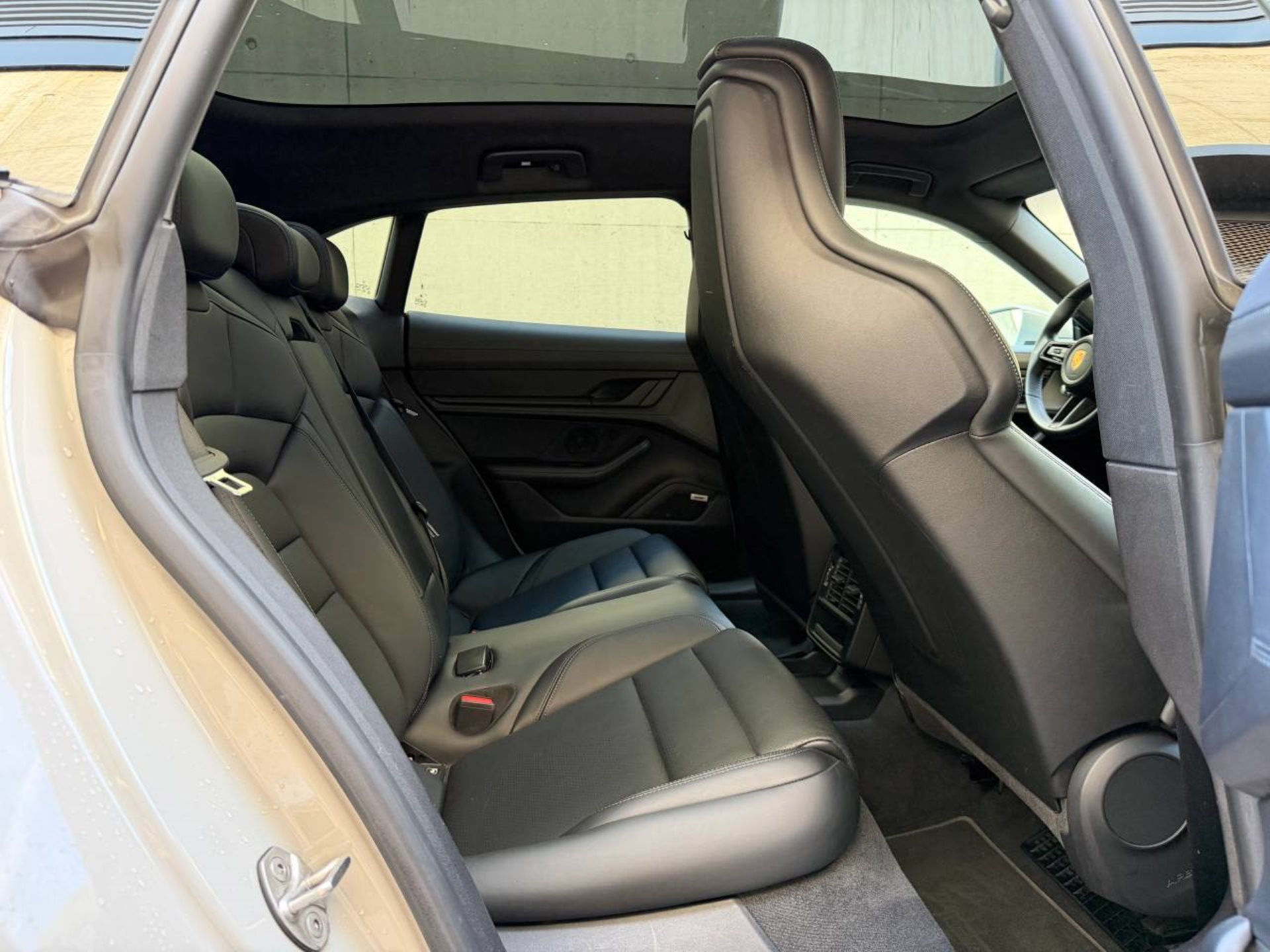 PORSCHE Taycan 4S Cross Turismo-image-23