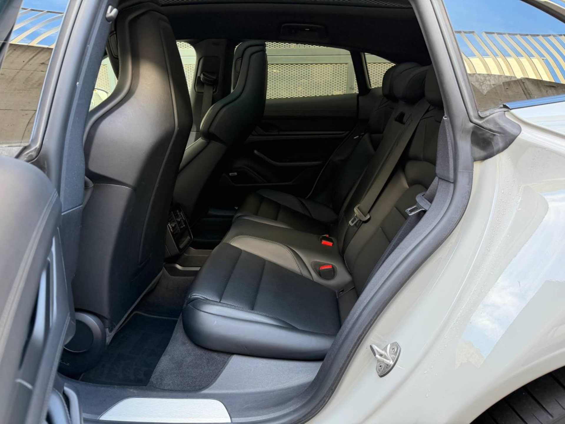 PORSCHE Taycan 4S Cross Turismo-image-24