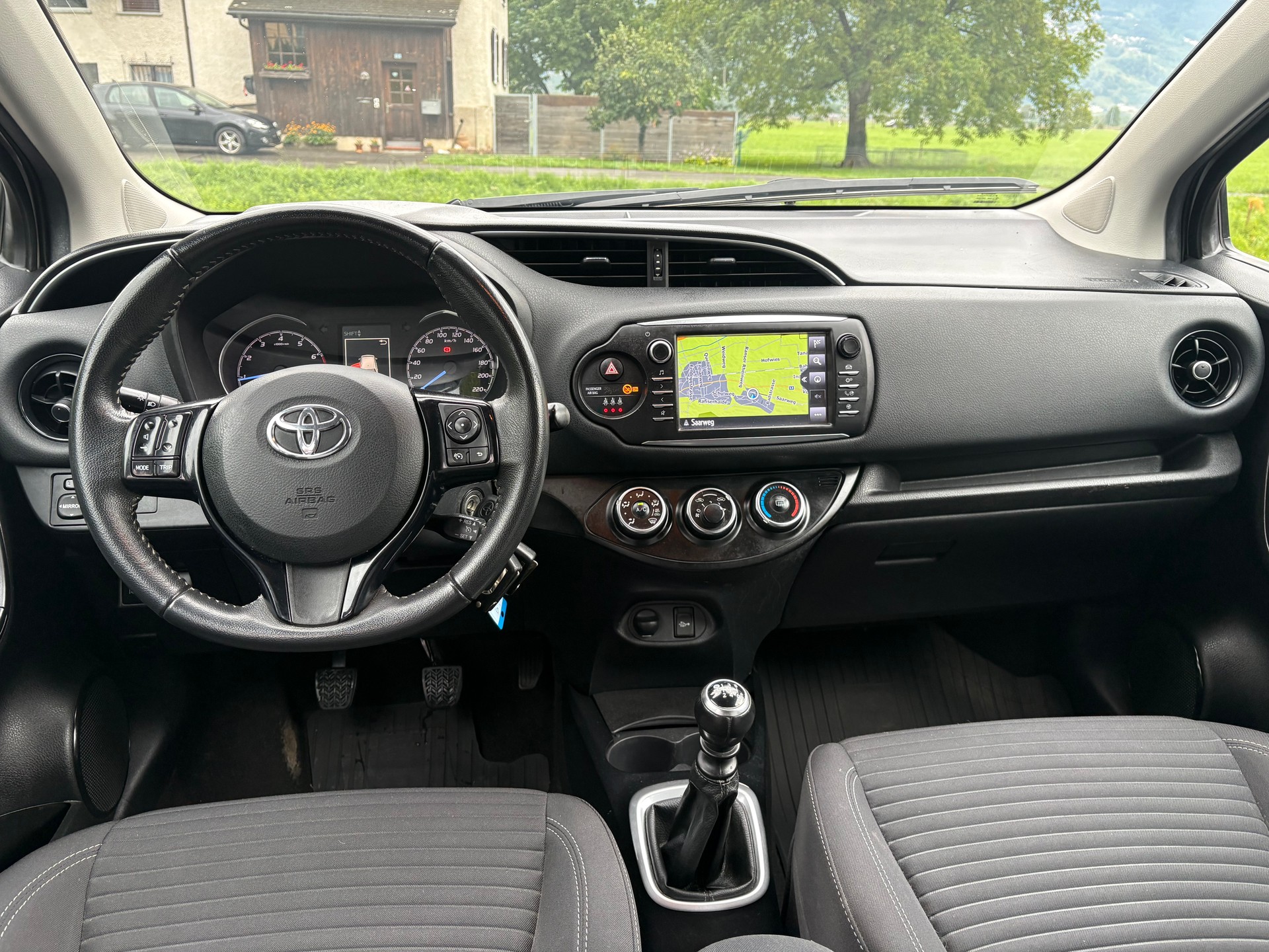 TOYOTA Yaris 1.5 Style-image-4
