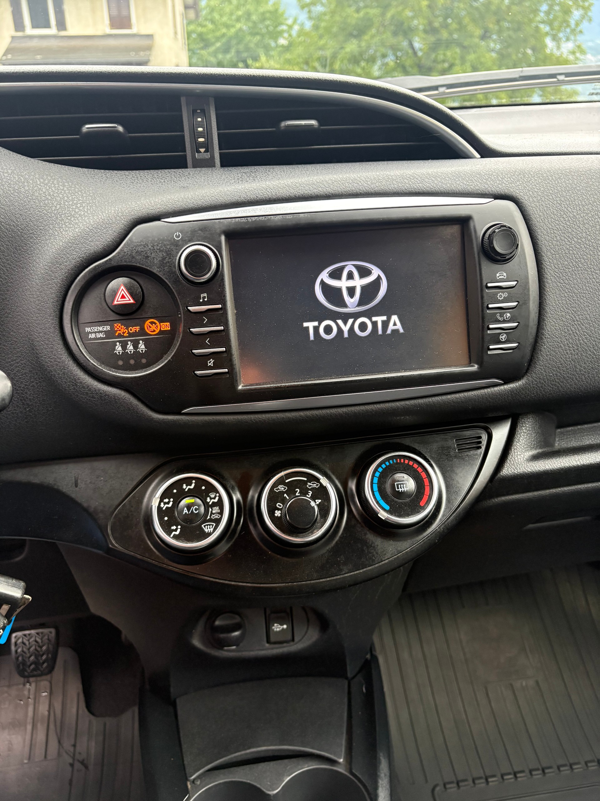TOYOTA Yaris 1.5 Style-image-6