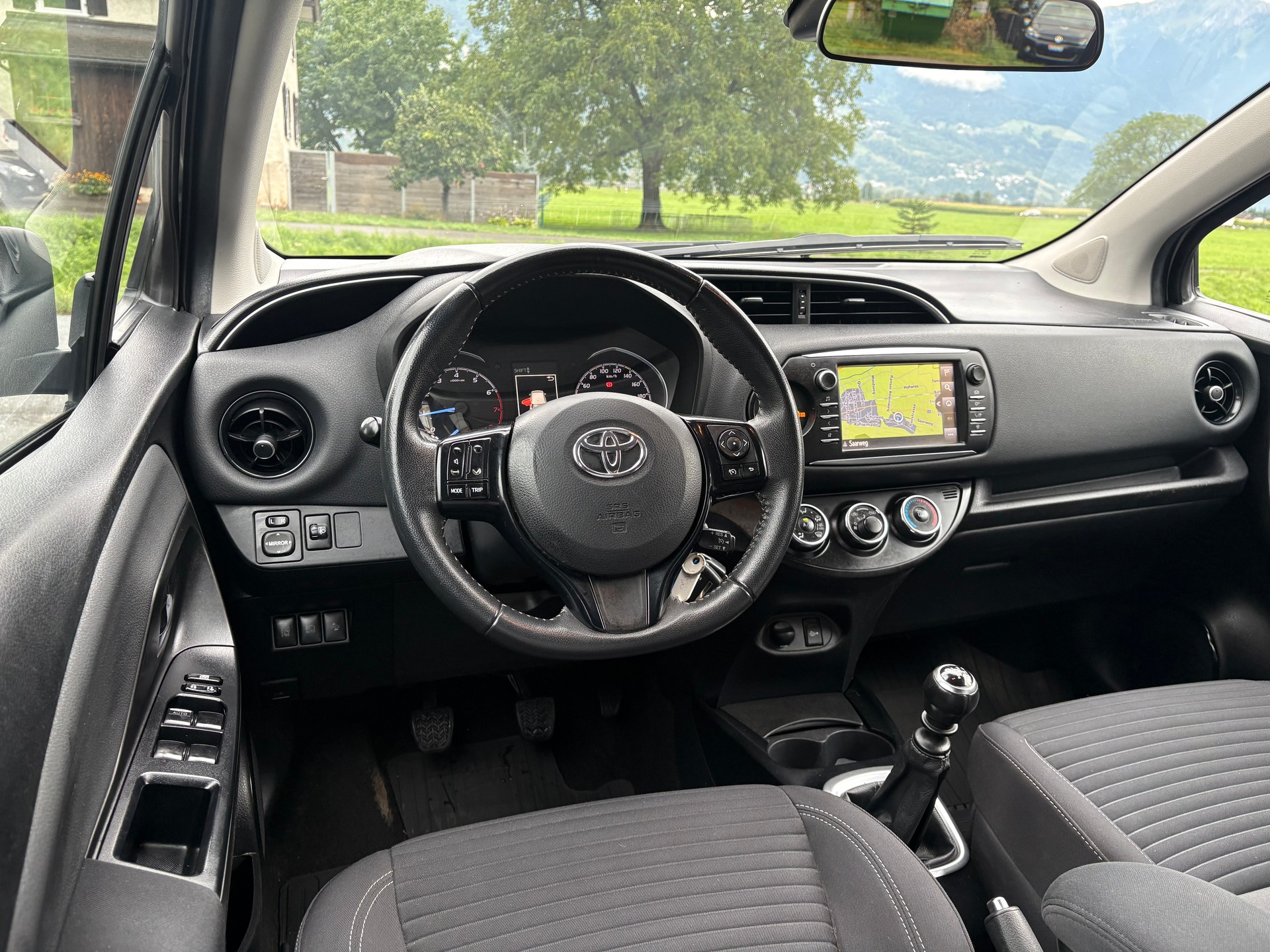 TOYOTA Yaris 1.5 Style-image-5