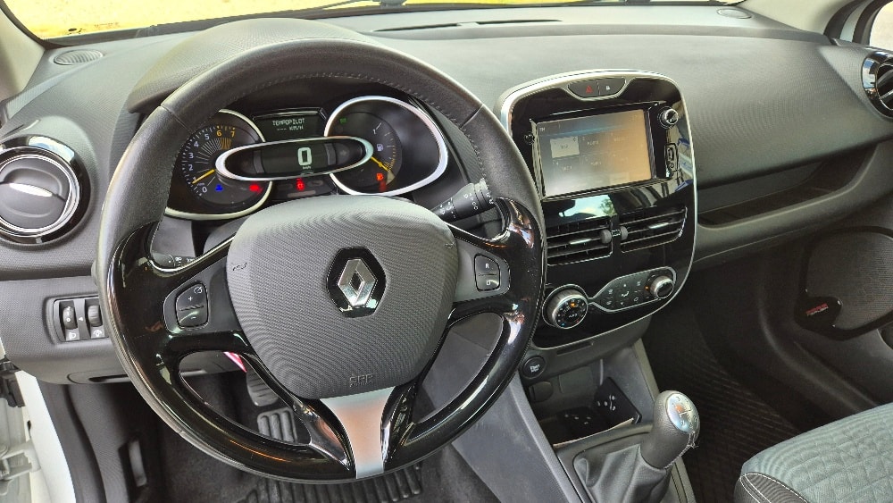 RENAULT Clio 0.9 12V Swiss Edition-image-5