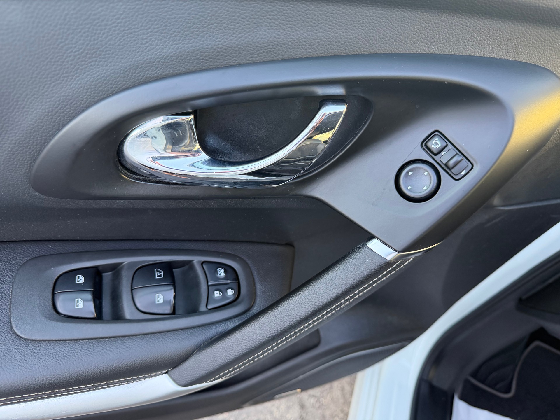 RENAULT Kadjar 1.2 16V Turbo Bose-image-8