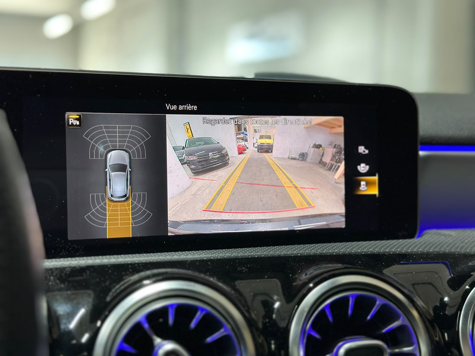 MERCEDES-BENZ A 220 Progressive 7G-DCT-image-13
