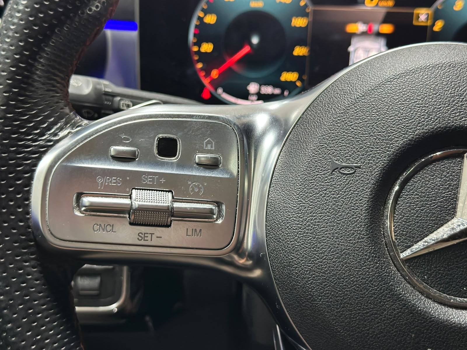 MERCEDES-BENZ A 220 Progressive 7G-DCT-image-12