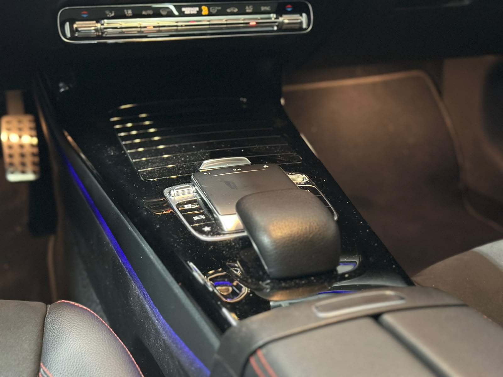 MERCEDES-BENZ A 220 Progressive 7G-DCT-image-11
