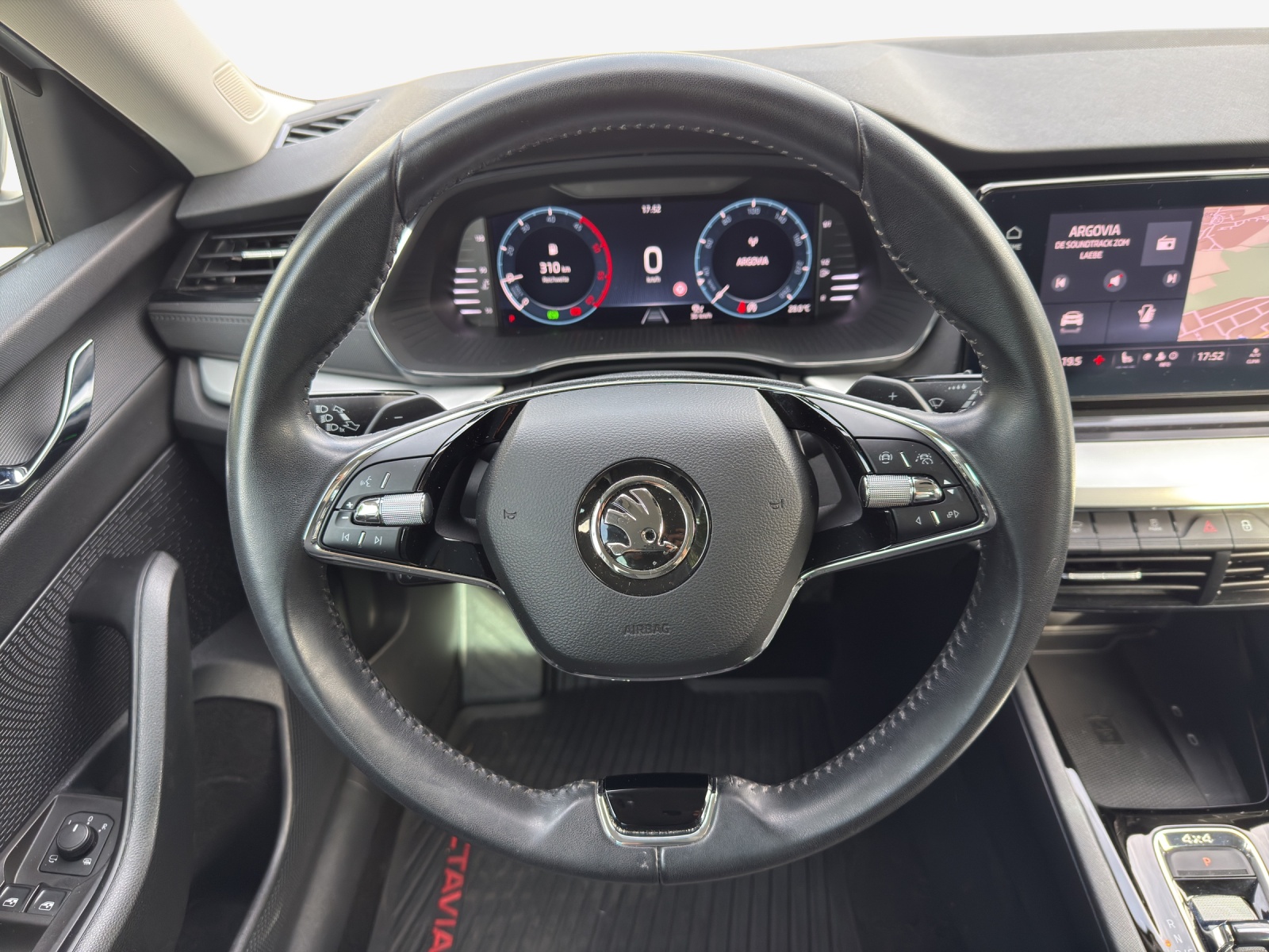 SKODA Octavia Combi 2.0 TDI DSG Ambition 4x4-image-9