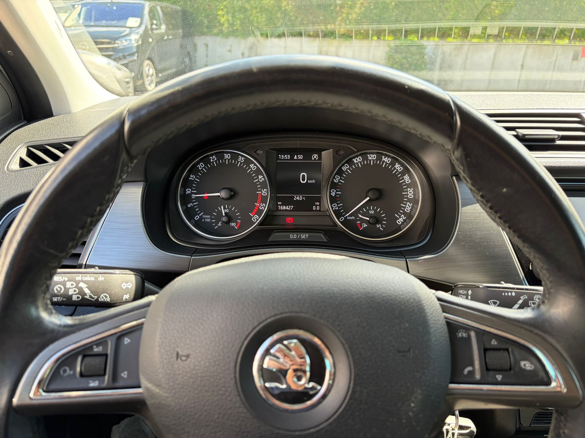 SKODA Fabia 1.4 TDI Ambition-image-9
