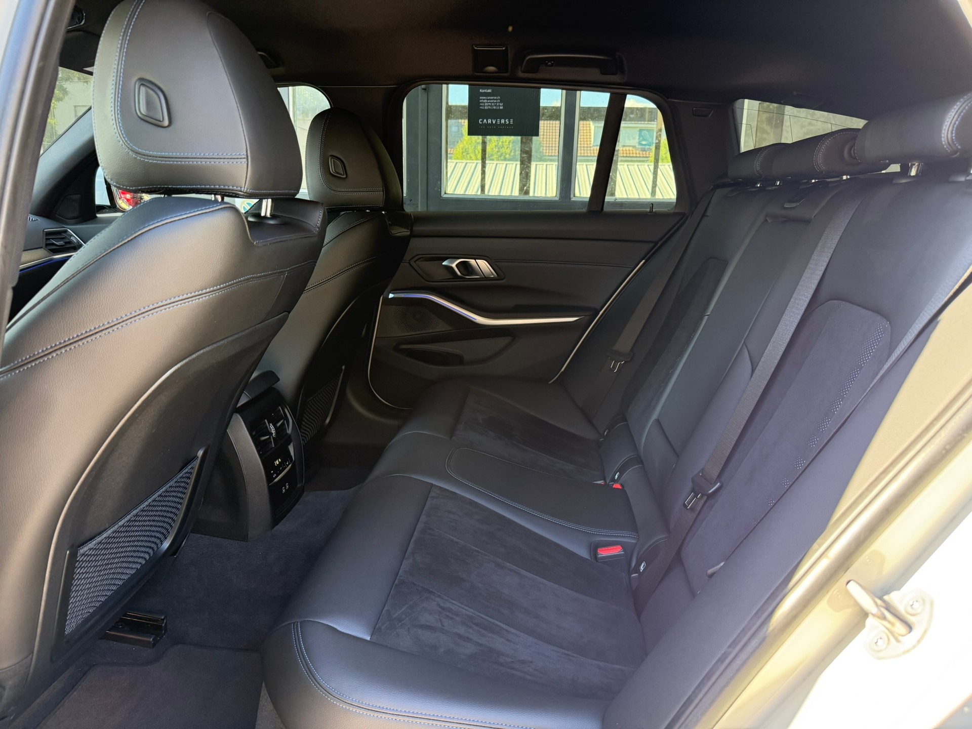 BMW 320d xDrive M Sport Touring-image-8