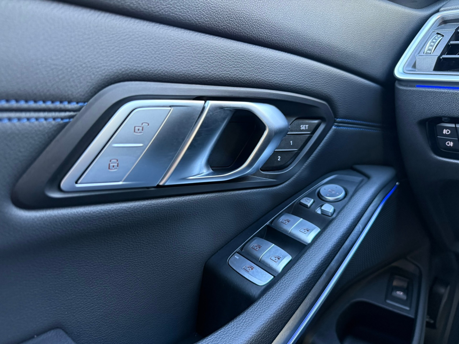 BMW 320d xDrive M Sport Touring-image-19