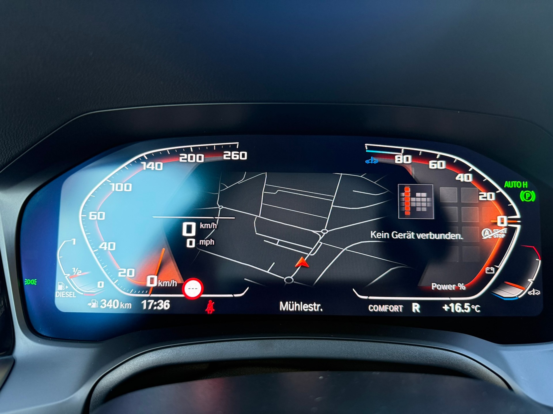 BMW 320d xDrive M Sport Touring-image-12