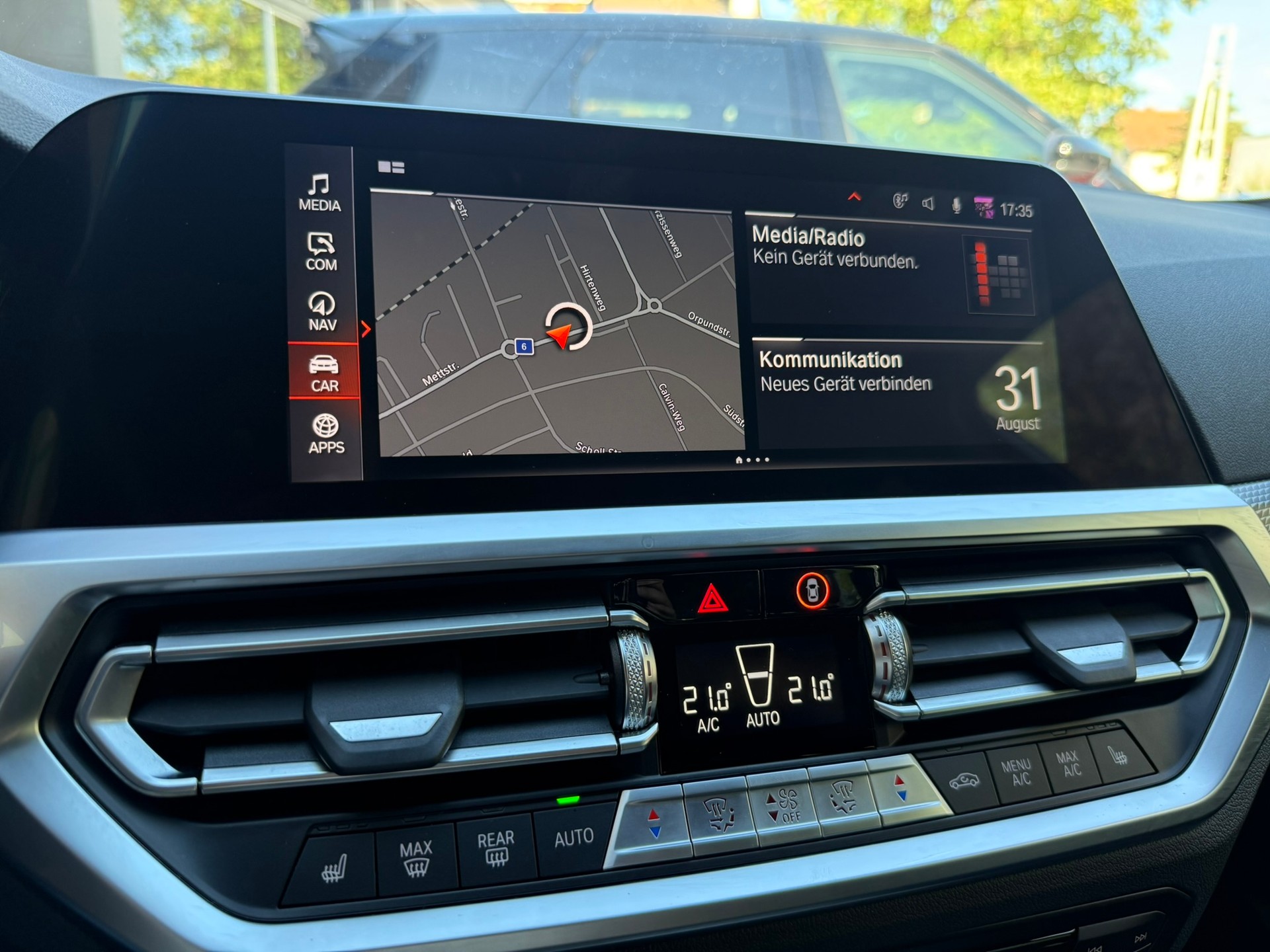 BMW 320d xDrive M Sport Touring-image-13