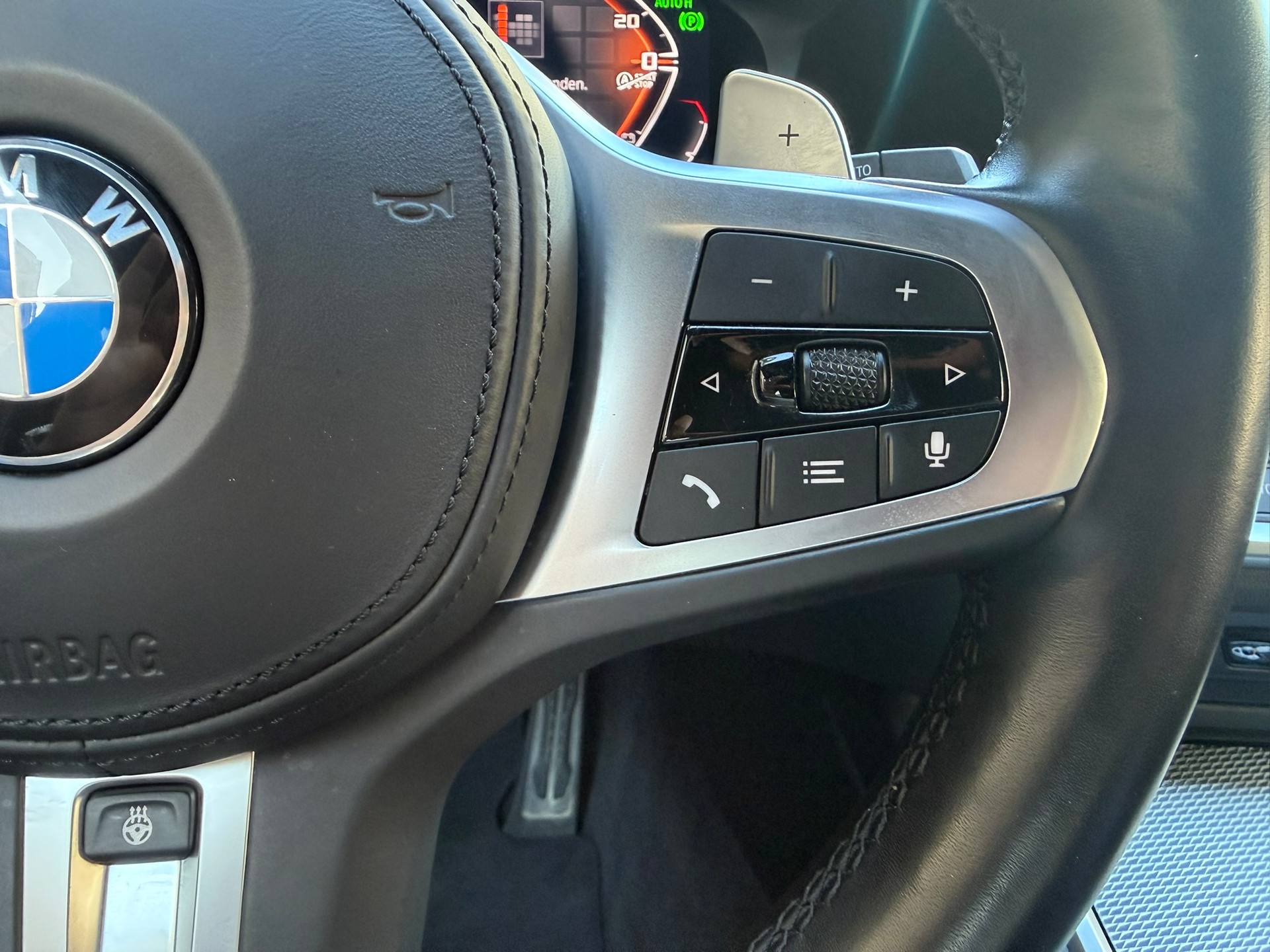 BMW 320d xDrive M Sport Touring-image-11
