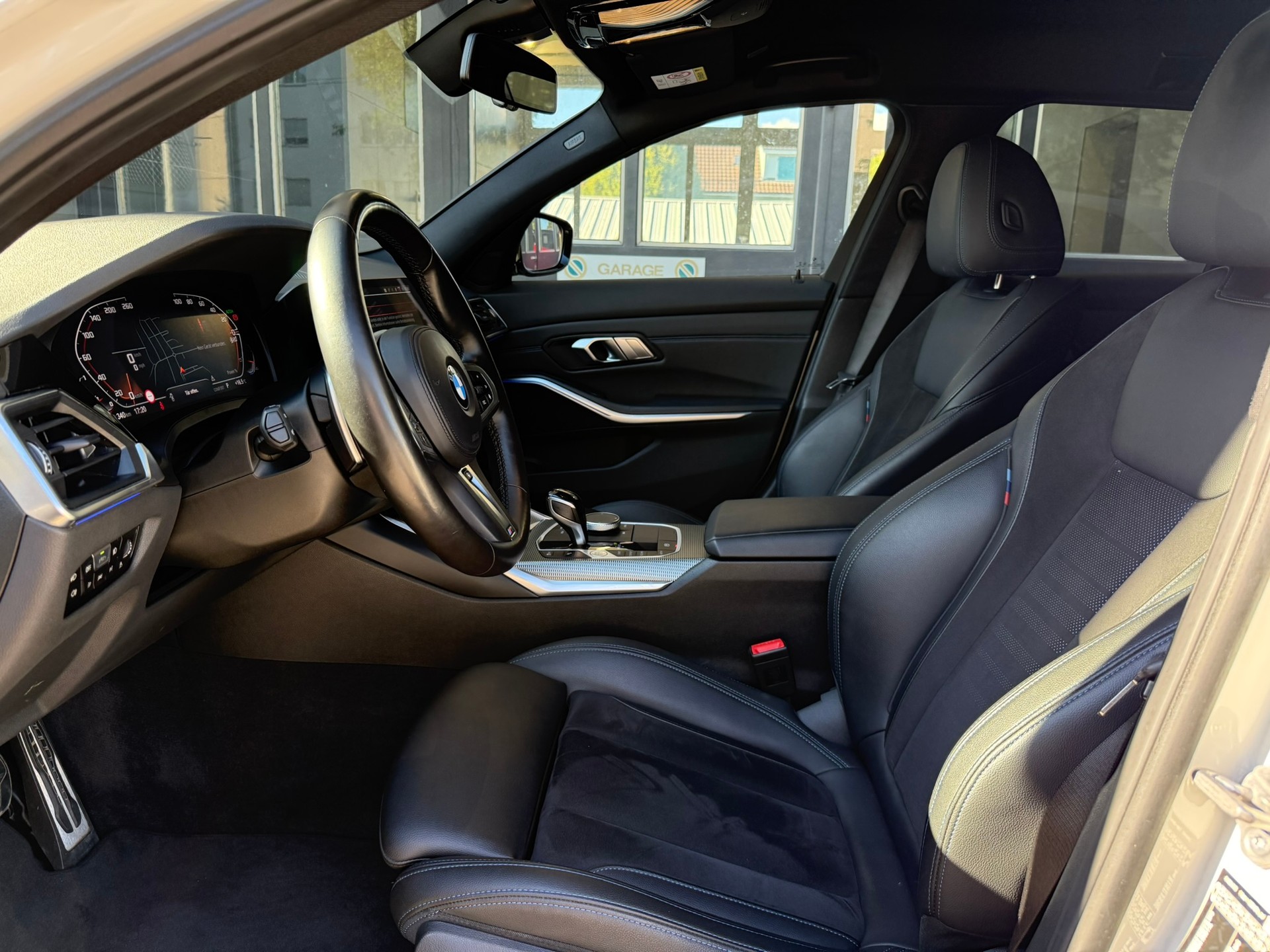 BMW 320d xDrive M Sport Touring-image-7