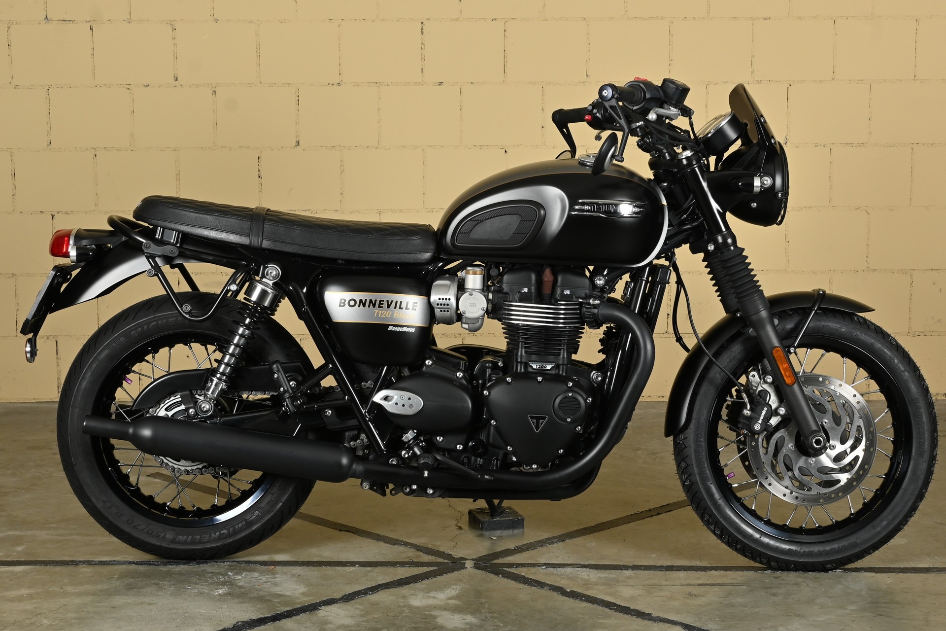 TRIUMPH Bonneville T120 Special Edition