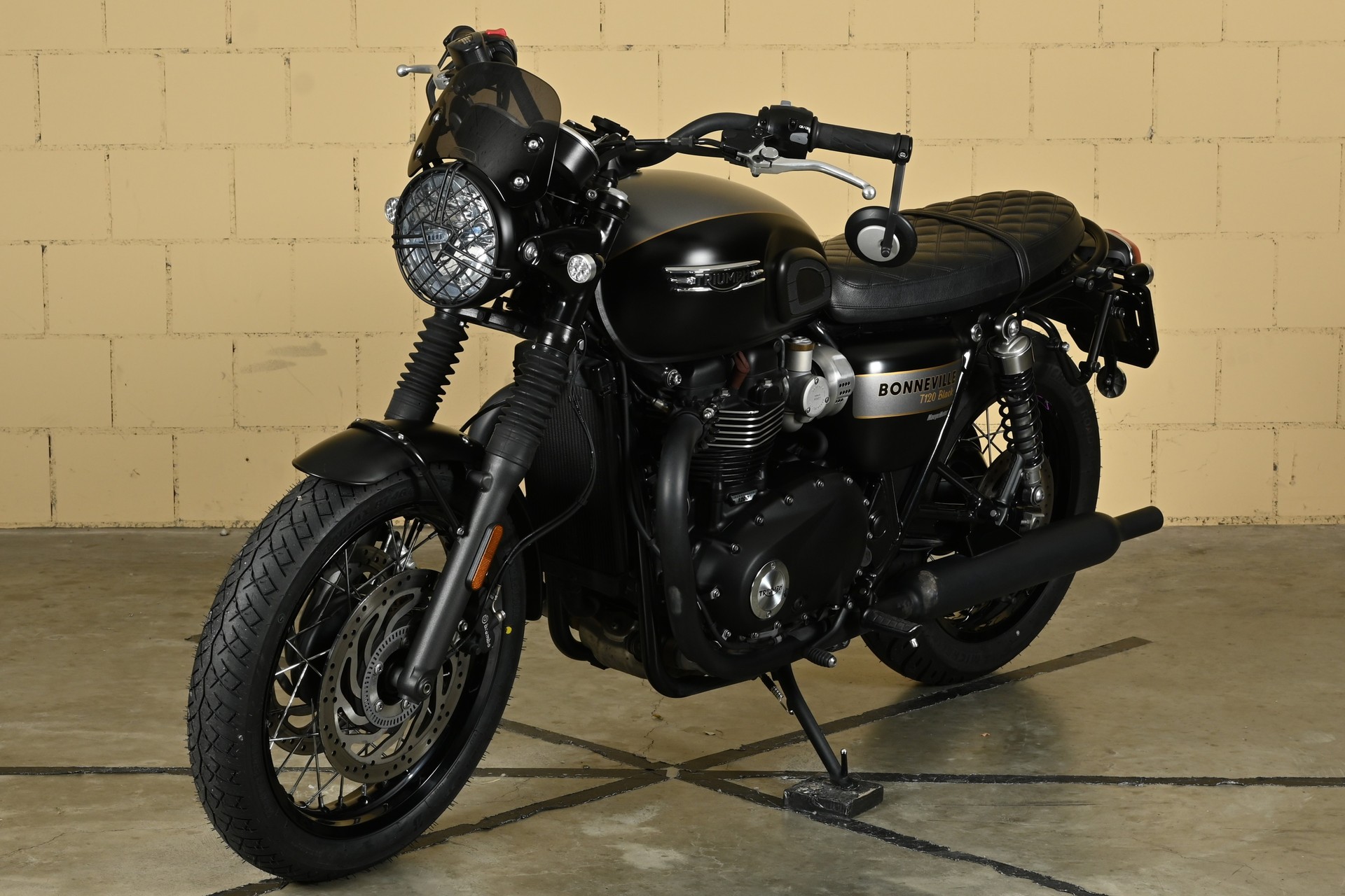 TRIUMPH Bonneville T120 Special Edition-image-8