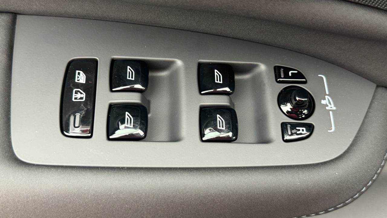 VOLVO XC90 T8 AWD PluginHybrid Ultra Dark Geartronic-image-8