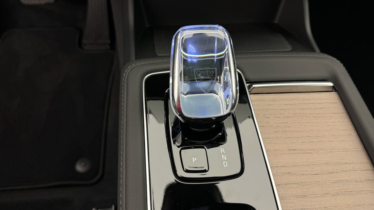 VOLVO XC90 T8 AWD PluginHybrid Ultra Dark Geartronic-image-10