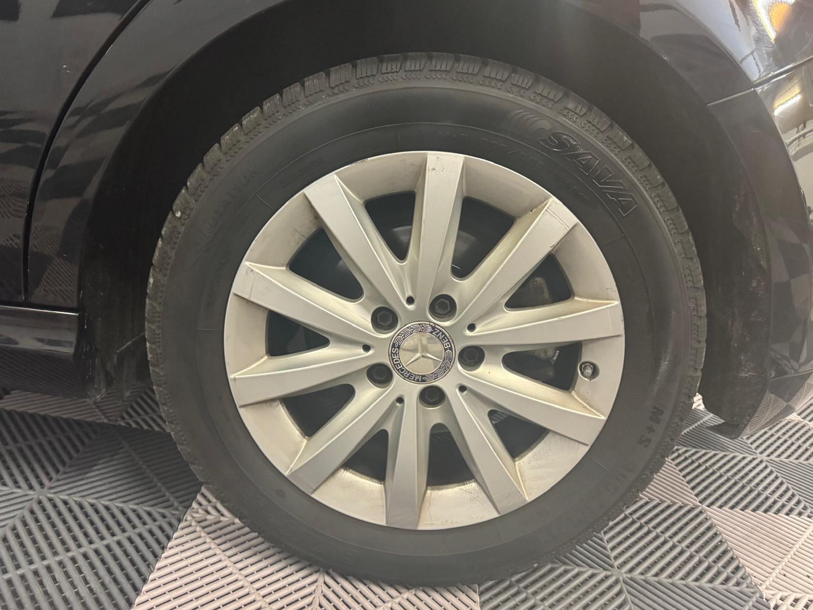 MERCEDES-BENZ A 180 Style 7G-DCT-image-24